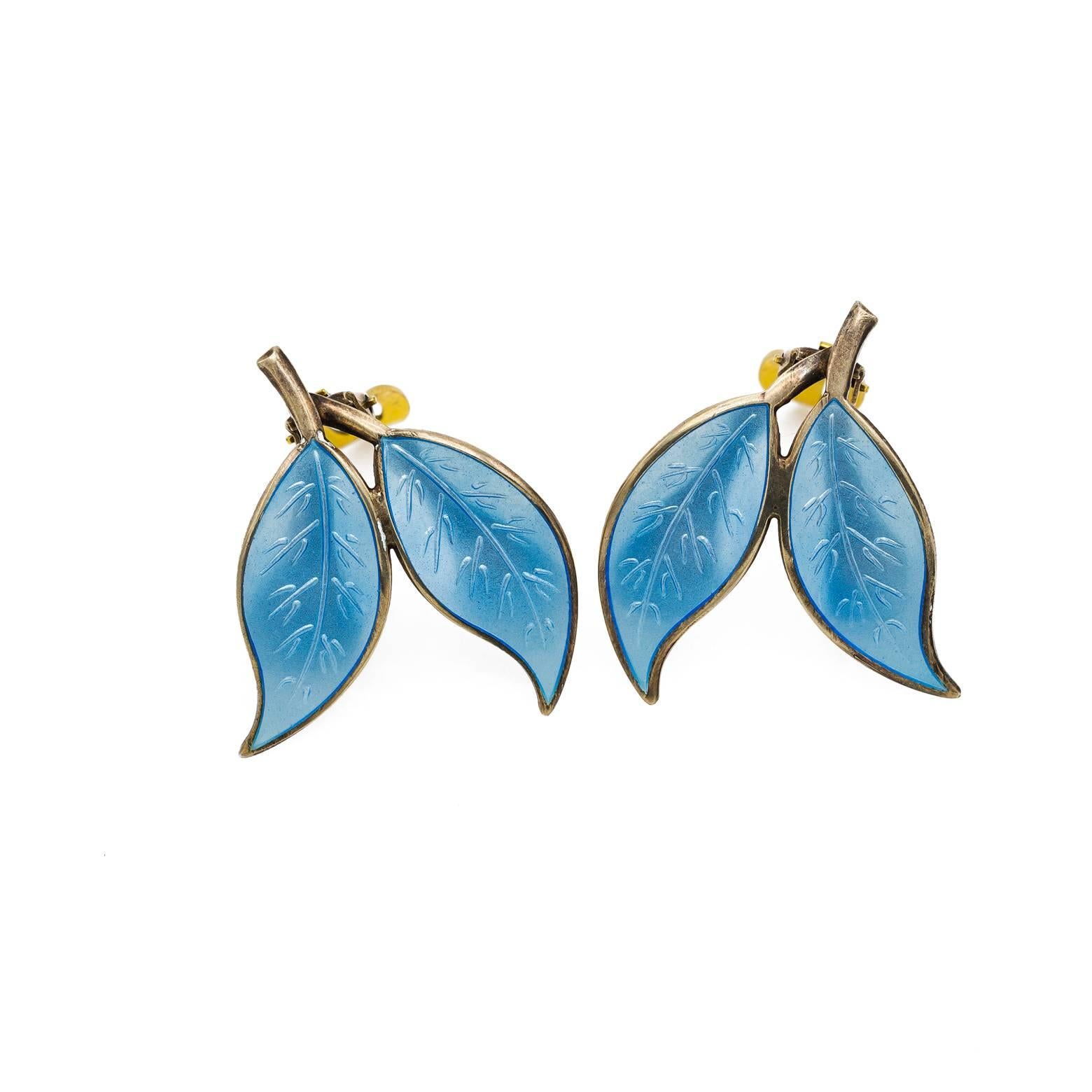 These stunning sky blue Guilloche earrings glow with a shine and texture made for paradise. Silky smooth, the two leaf design pops and the artistic detail creates a masterpiece. Inquire about the entire set.