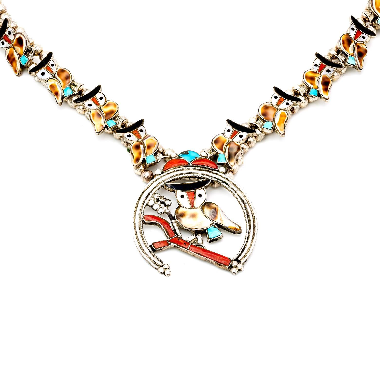 Zuni Halskette aus Sterlingsilber mit Intarsien in Eule und Muschelblüten im Zustand „Hervorragend“ im Angebot in Berkeley, CA