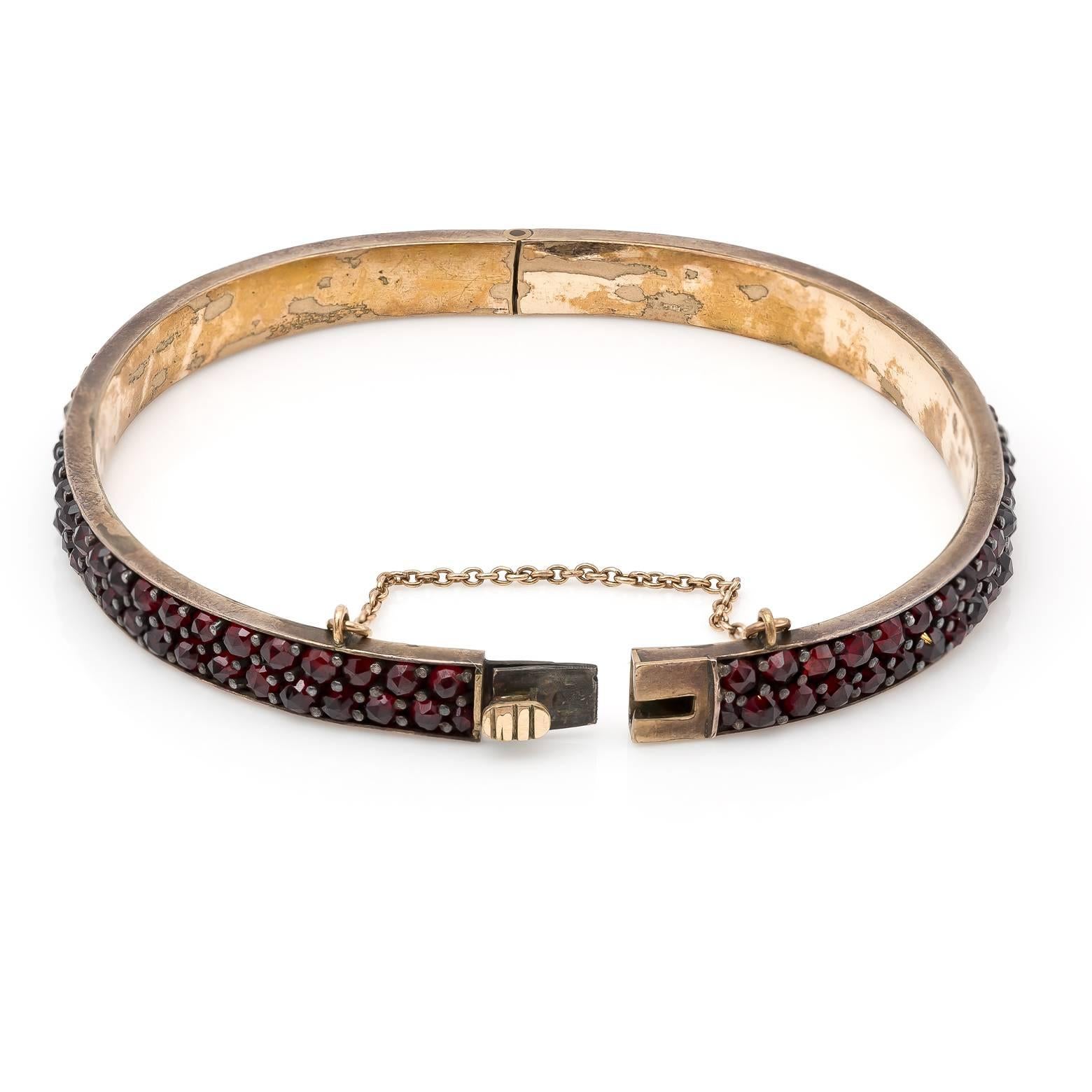 Women's Late Victorian Garnet Bangle Bracelet
