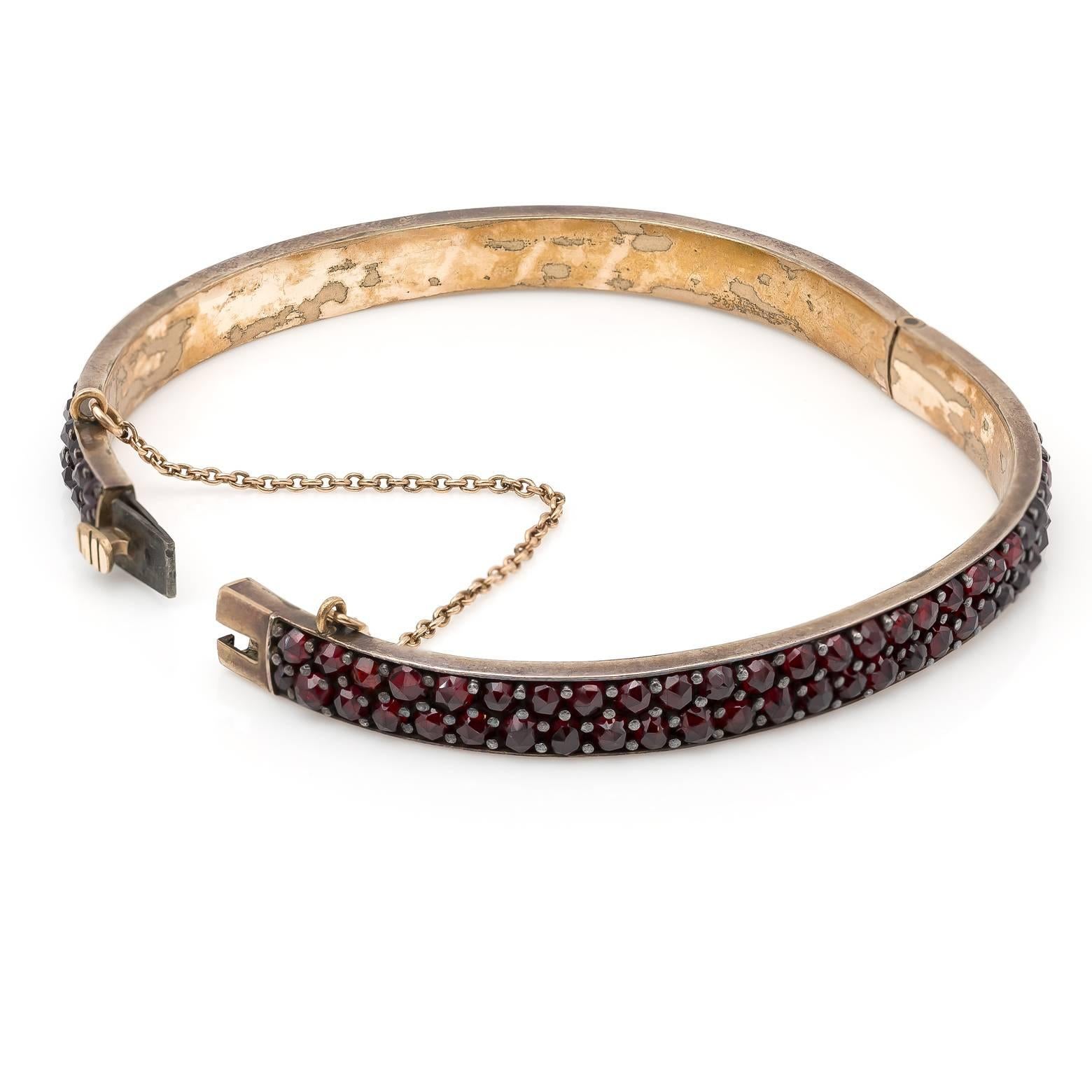 Late Victorian Garnet Bangle Bracelet In Good Condition In Berkeley, CA