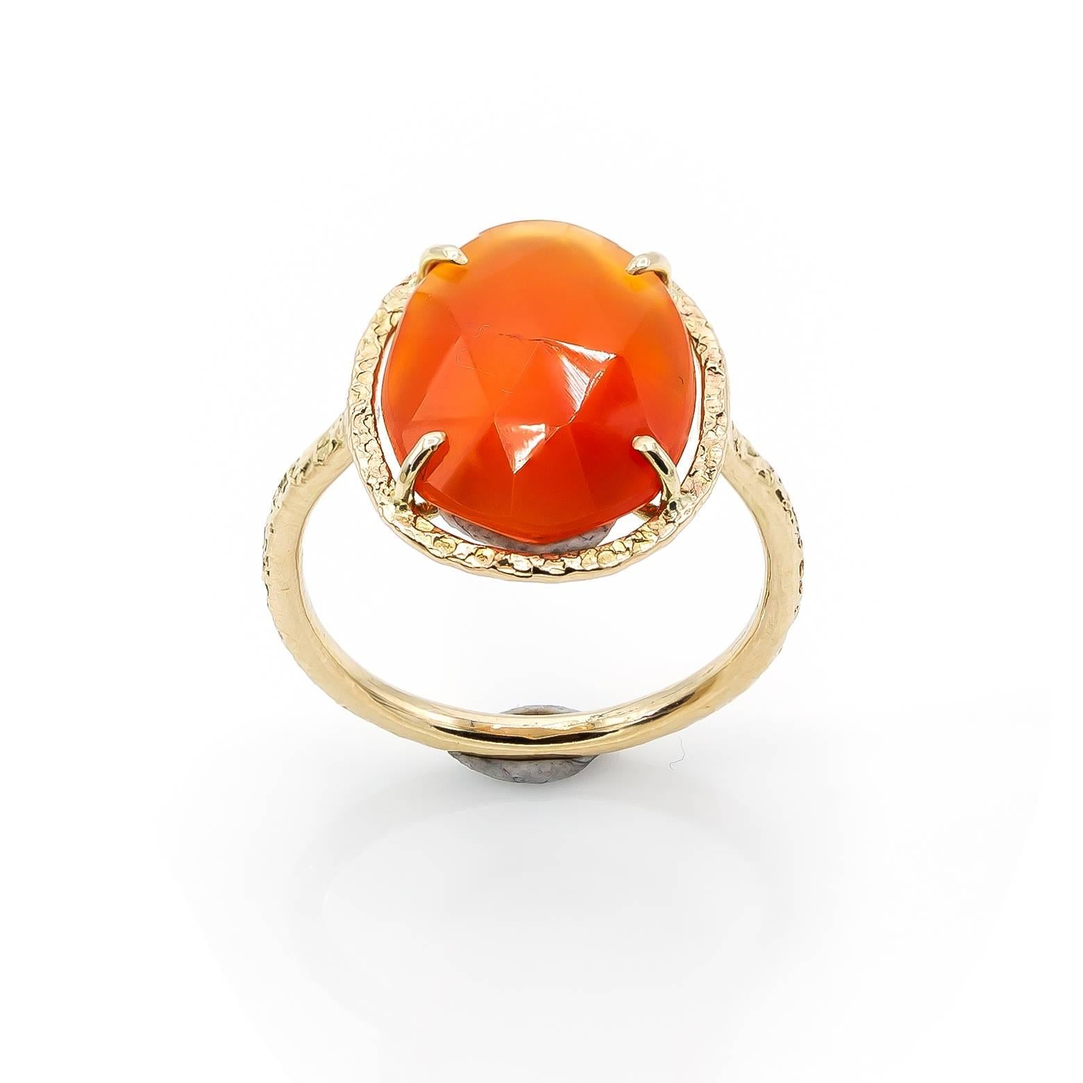 Rose Cut Carnelian Hammered Yellow Gold Ring In Excellent Condition In Berkeley, CA