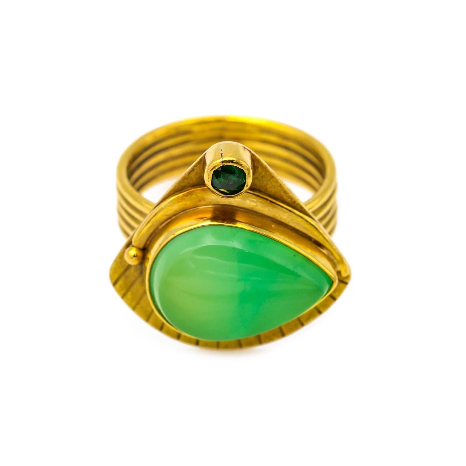 This gorgeous vintage and retro 18K yellow gold ring is a stunner with green garnet and an tear drop chalcedony. The pyramid shape is textured to give it an extra fan-like share. In excellent condition and made in excellent fashion by a truly gifted