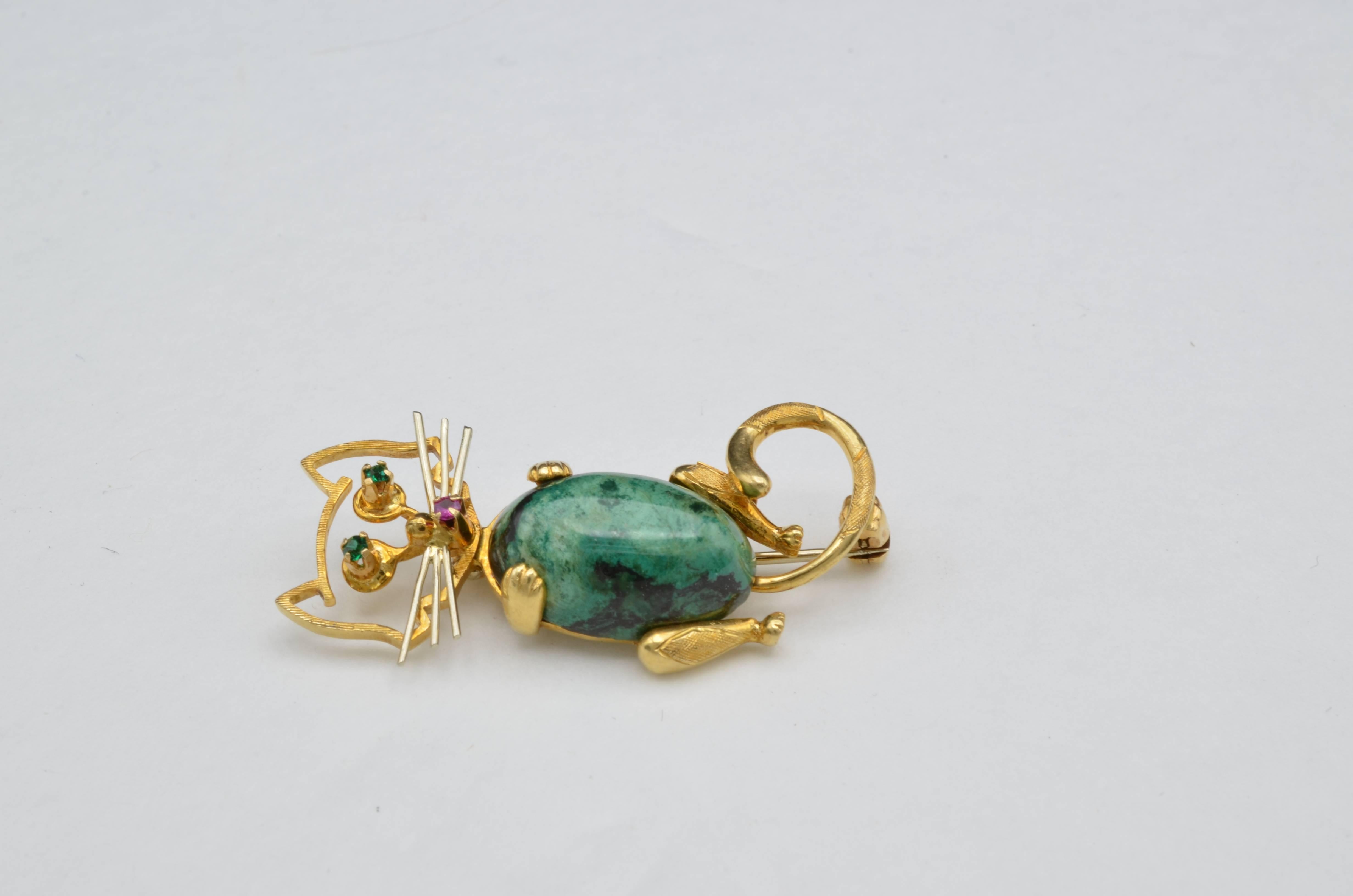 1970 Cat Brooch 18 Karat Yellow Gold Emerald Ruby Chrysocolla Italy 3