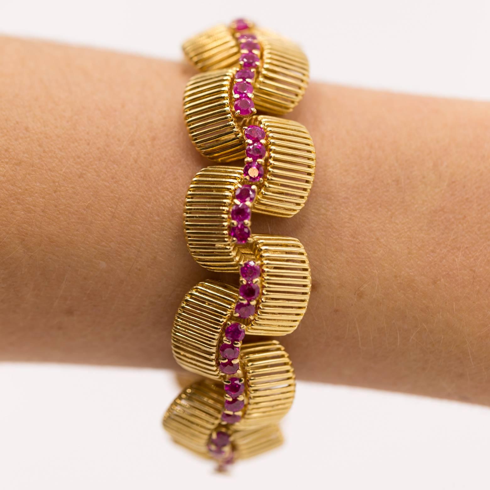 Pink Sapphire Gold Ribbon Motif Bracelet In Excellent Condition In Berkeley, CA