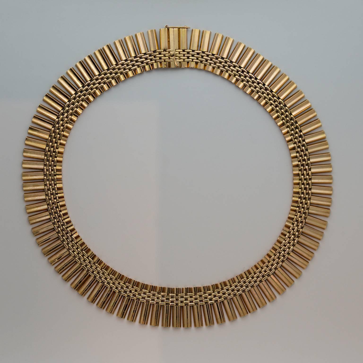 Retro Gold Collar Necklace In Excellent Condition In Berkeley, CA