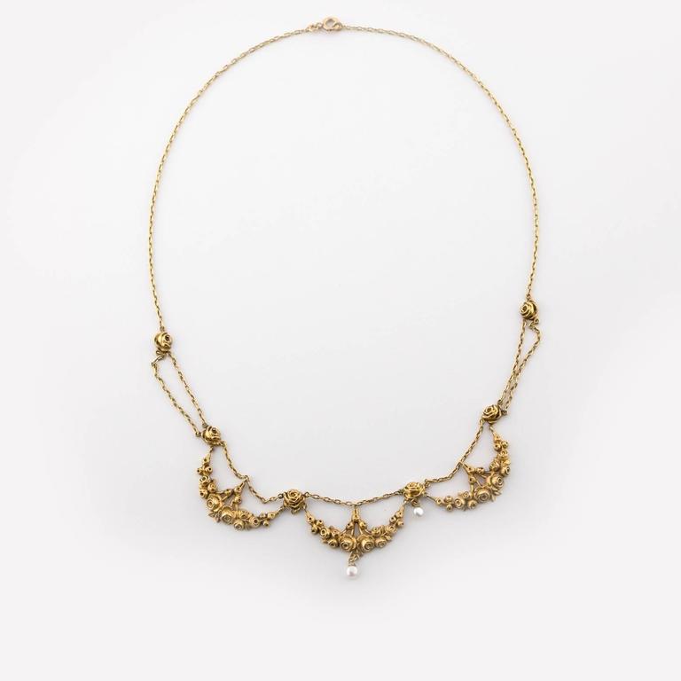 Pearl Gold Festoon Necklace with Delicate Roses 1930s Art Deco For Sale at 1stdibs
