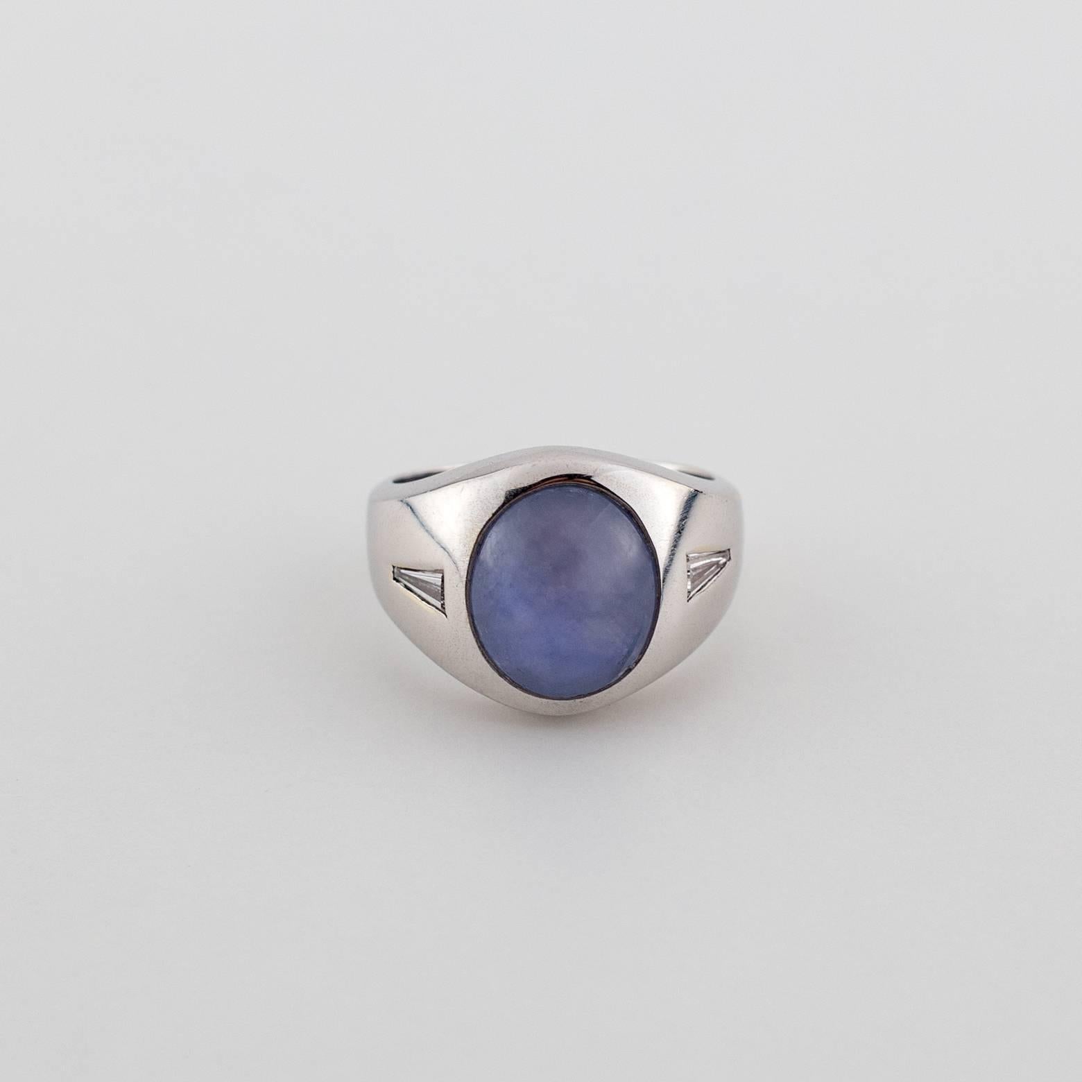 Bright and Shiny Star Sapphire aprox. 4.08 ct. Ring size 6.75. This truly is a STAR! The blue sapphire reflects light so bright and this ring has 2 diamonds on the side to accent it. Quite stunning!
