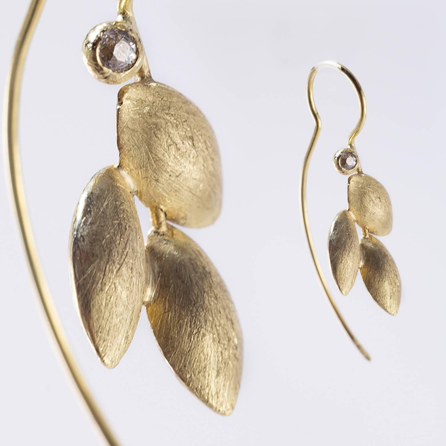 small leaf design gold earrings