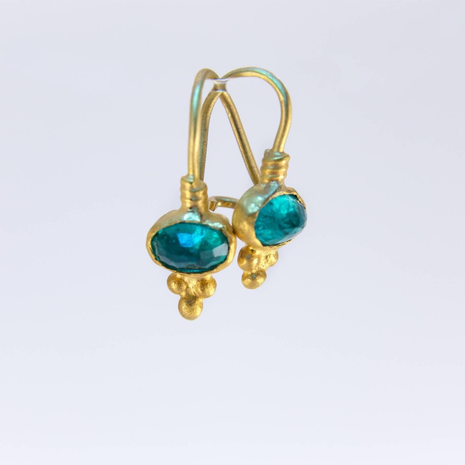 Women's Cabochon Emerald Satin Gold Earrings