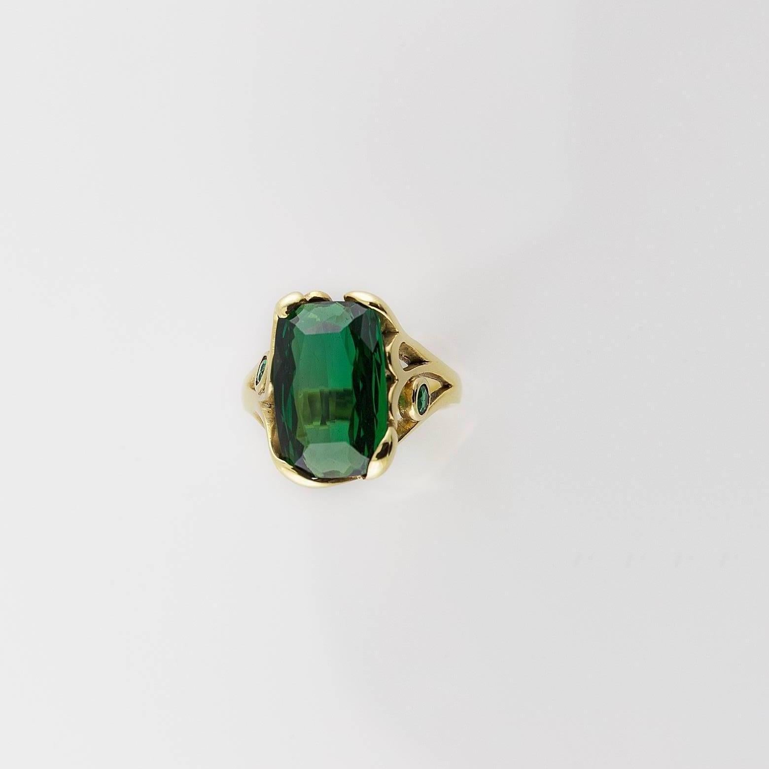 Modern Deep Green Emerald Cut Tourmaline Gold Ring 