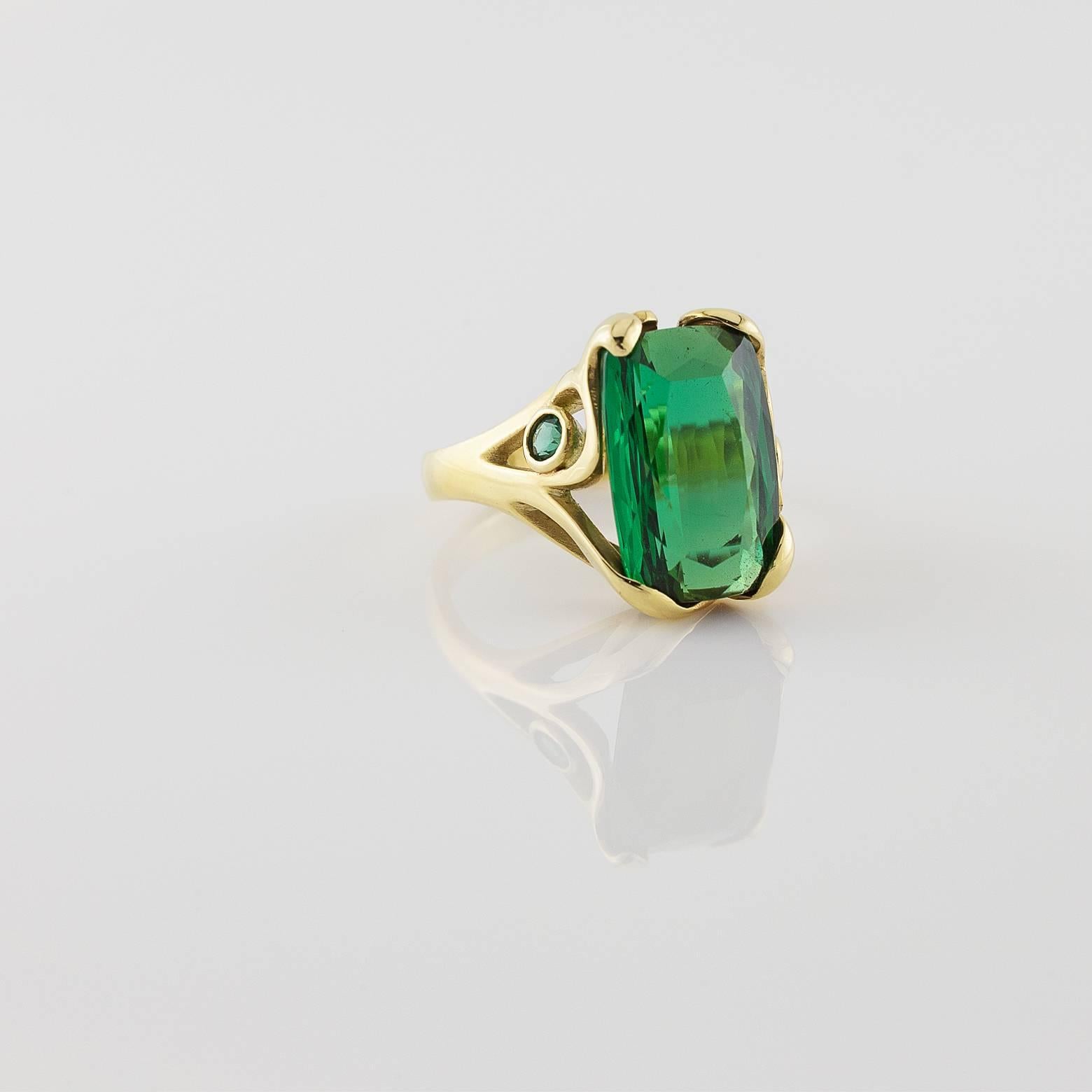 Deep Green Emerald Cut Tourmaline Gold Ring  1