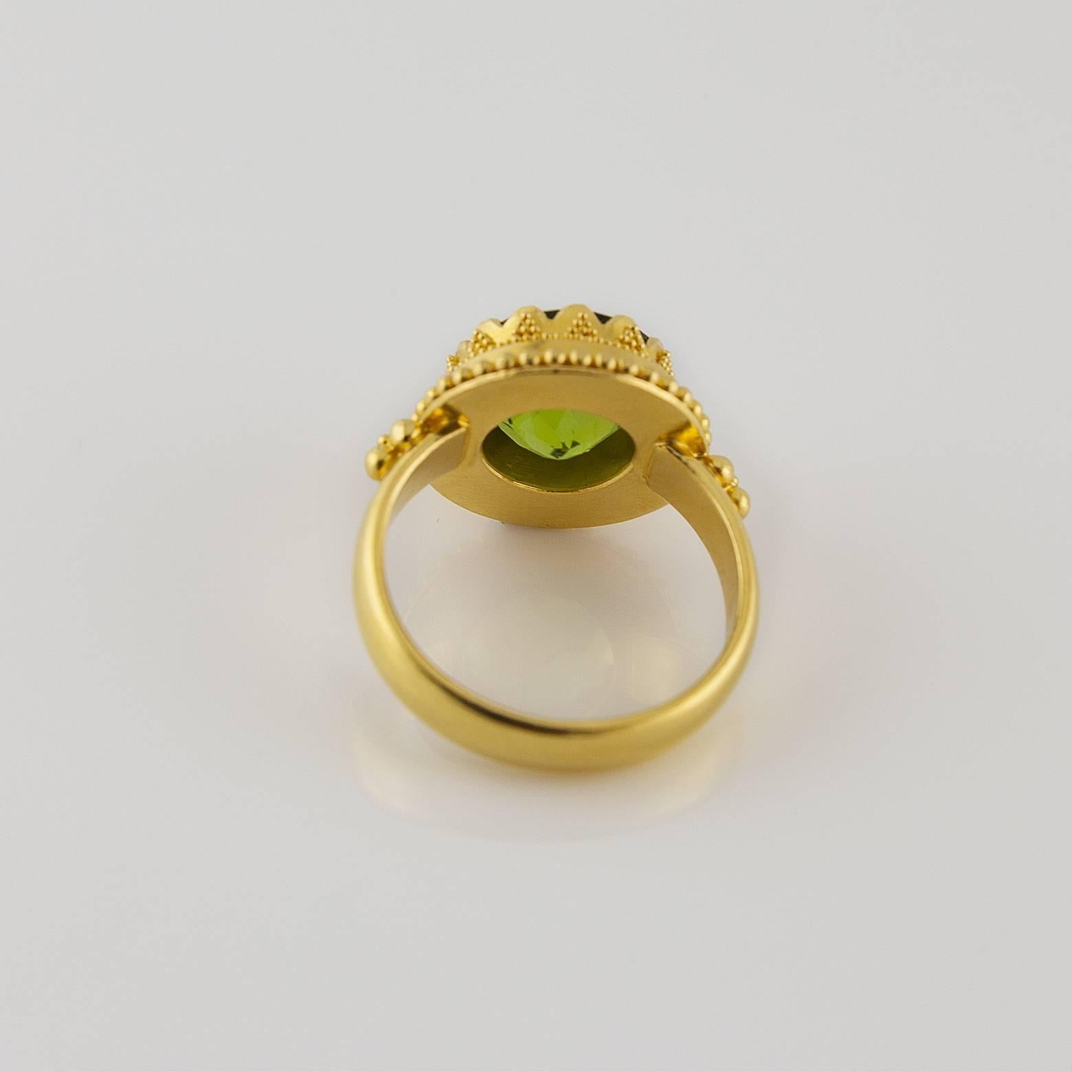 Women's Green Apple Round Peridot Granular Gold Ring