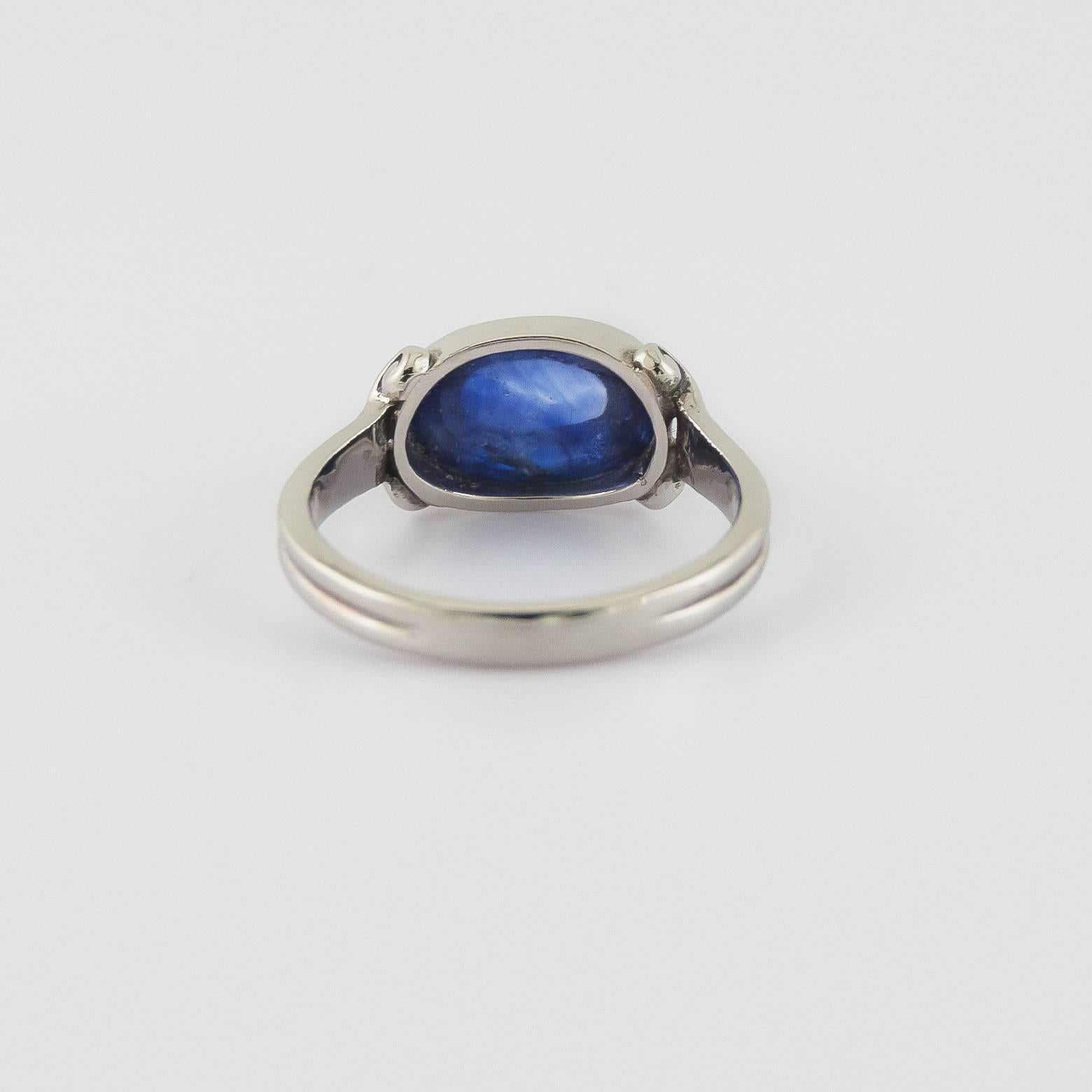 4.0 Carats Blue Sapphire Cabochon Platinum Ring In Excellent Condition In Berkeley, CA