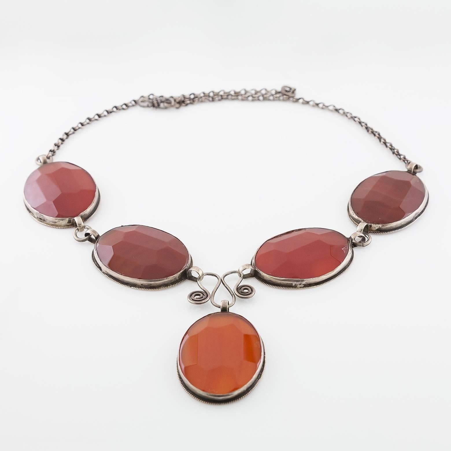 Anglo-Indian Creamy Varying Shades Carnelian Sterling Silver Necklace