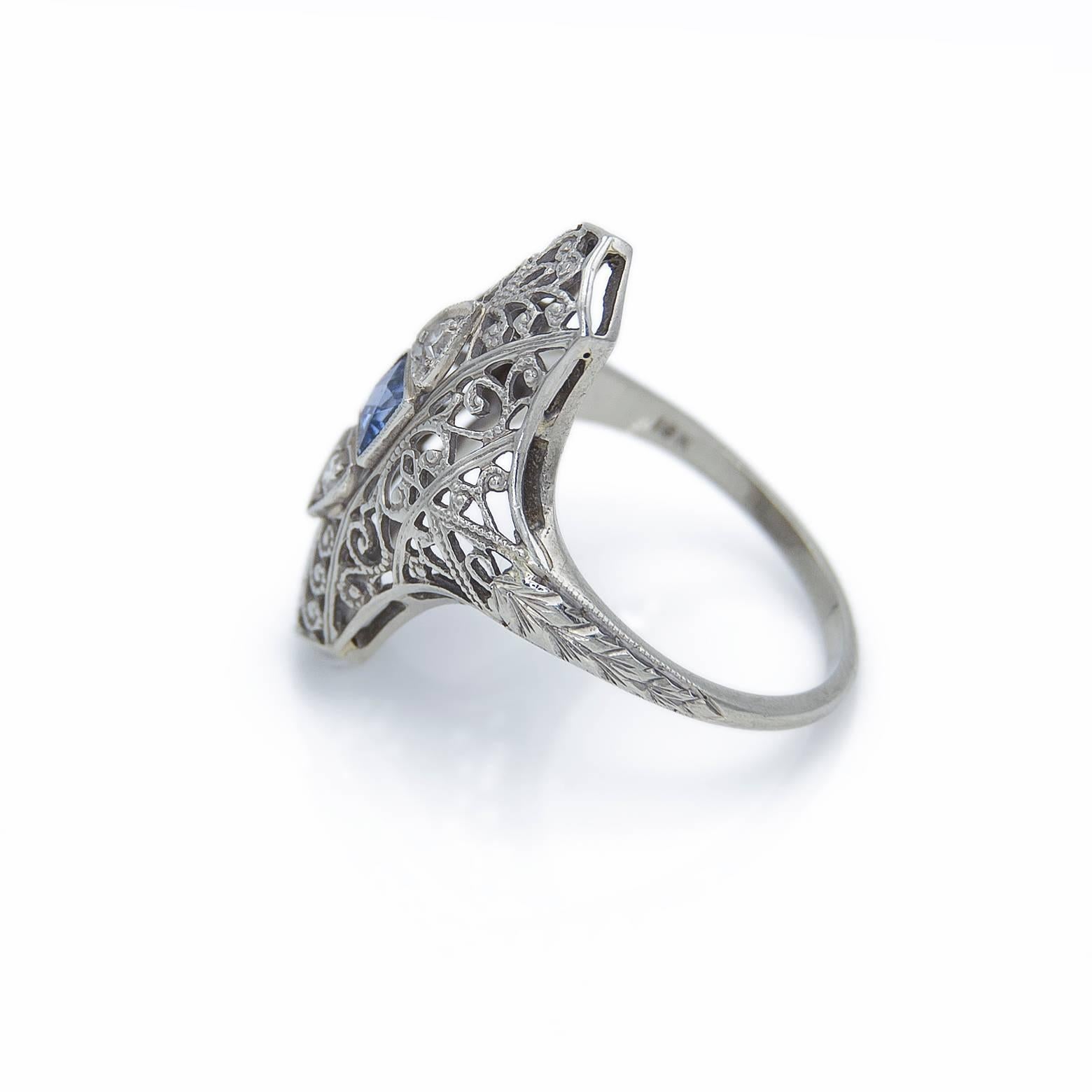 Art Deco Sapphire Diamond Gold Filigree Ring, 1930s In Excellent Condition In Berkeley, CA
