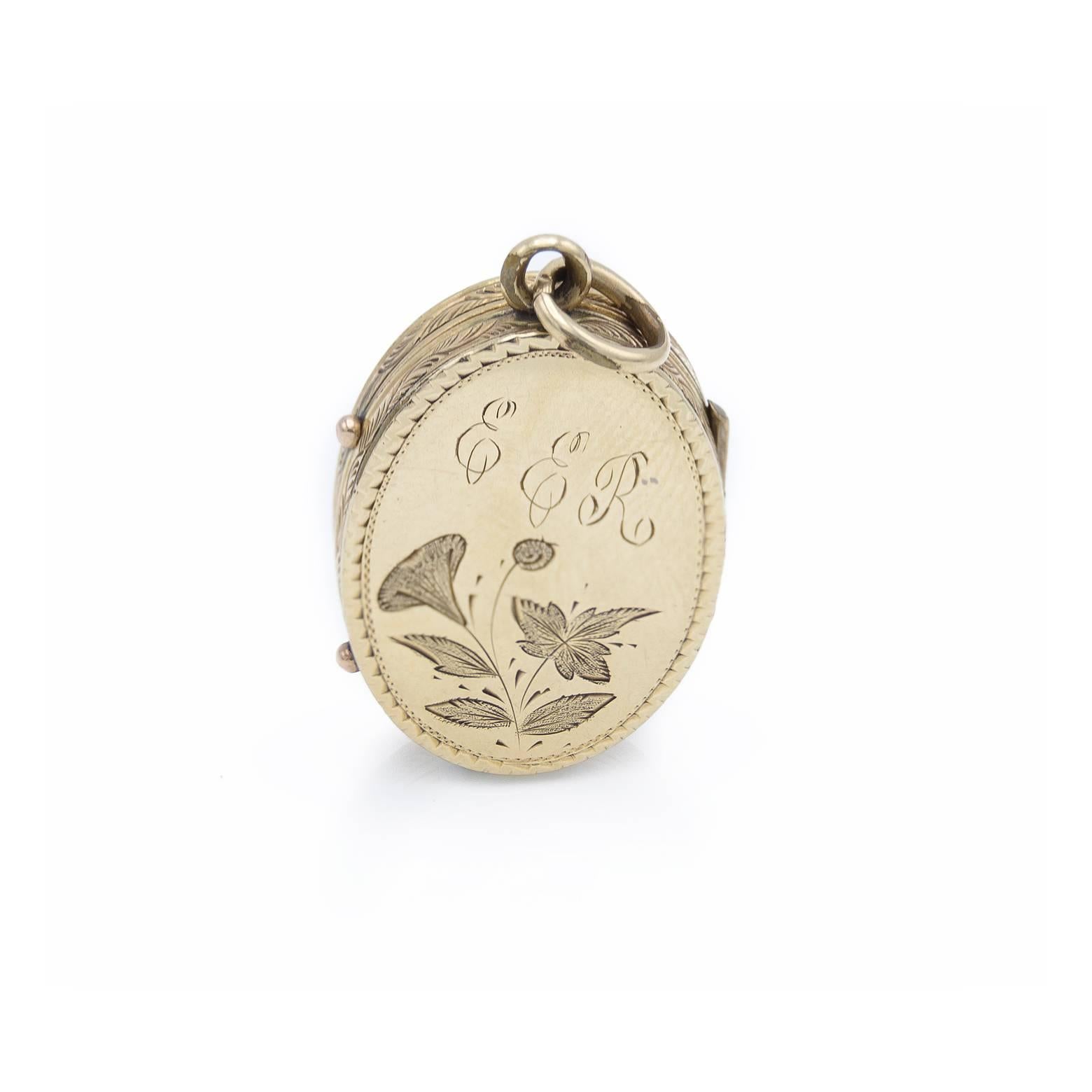 In pristine condition this antique locket is engraved with flowers, leaves, a daisy and a lily. Most likely made in the 1930s, it comes with the two original photos in them. The locket is engraved with the initials EER and is playful yet elegant,