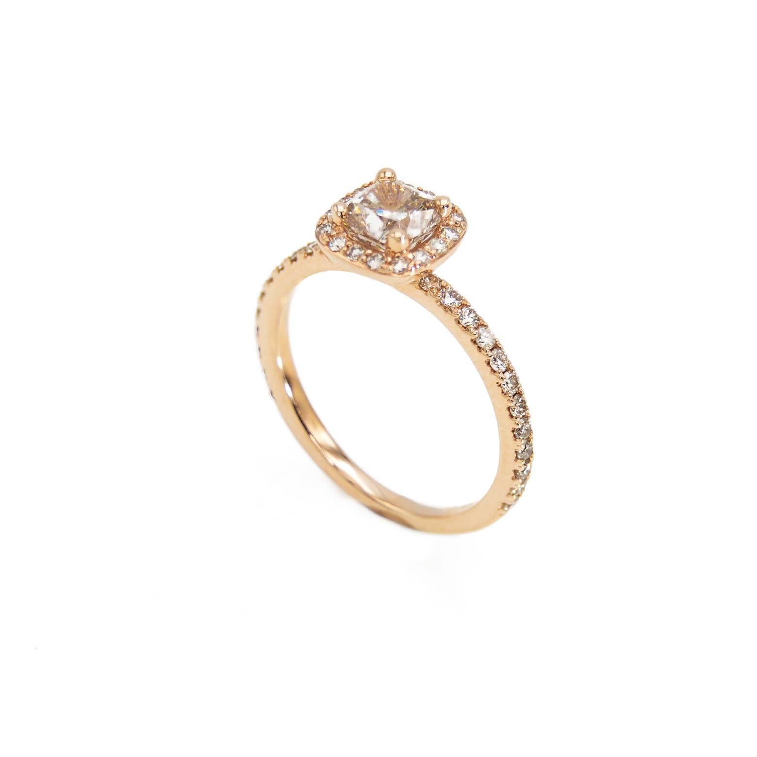Rose Gold Cushion Canadian Champagne Diamant Verlobungsring mit Diamantband im Zustand „Hervorragend“ in Berkeley, CA