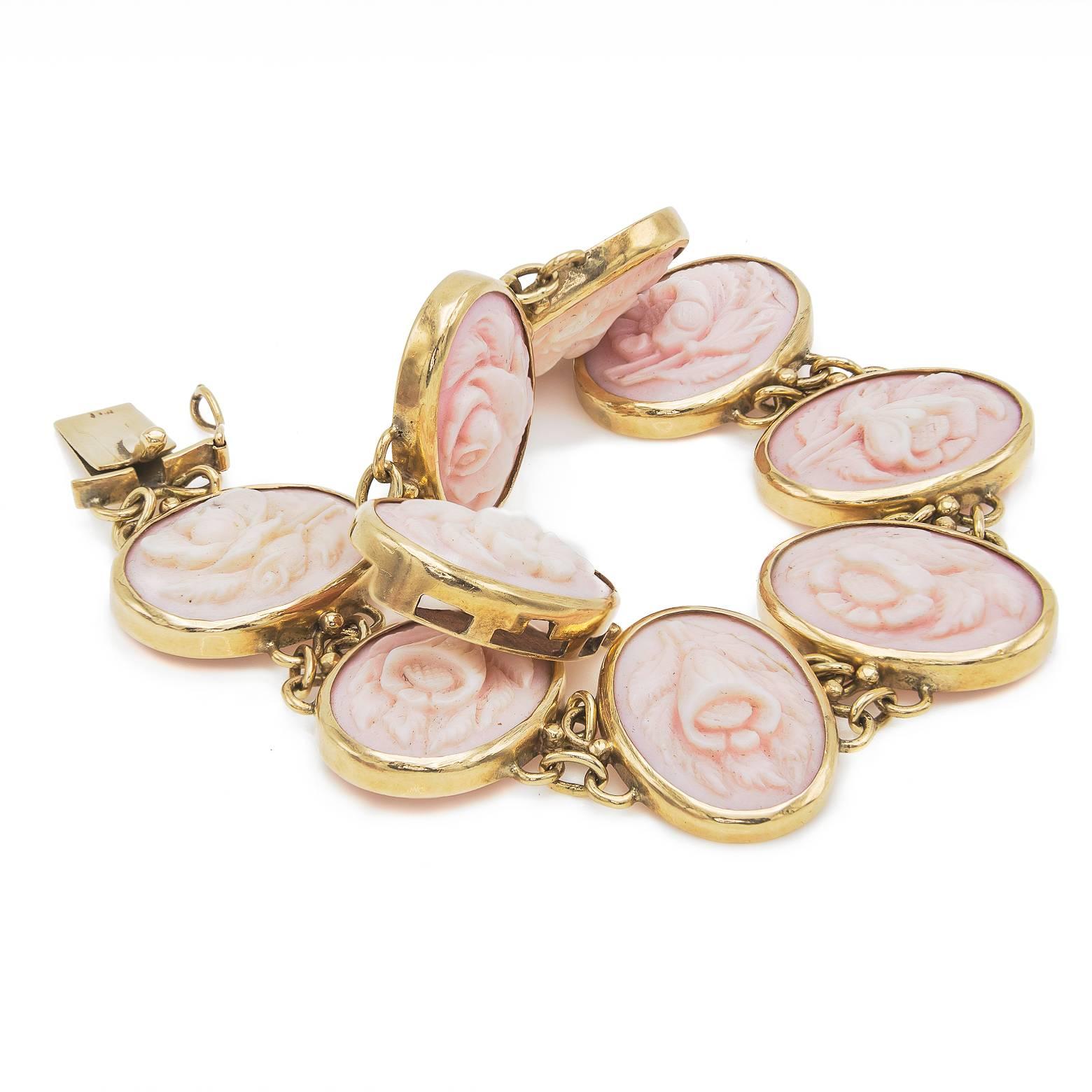 Conch Shell Cameo Bracelet with Engraved Flowers in 14K Yellow Gold In Excellent Condition In Berkeley, CA