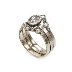 Bague trois pièces moderne en or blanc et diamants taille rose de style Art Déco