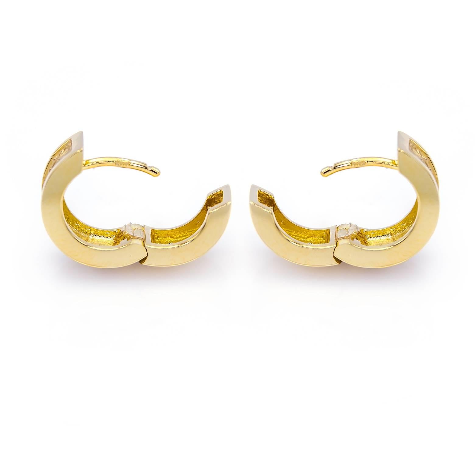 Artistic Textured Gold Hoop Huggie Earrings In Excellent Condition In Berkeley, CA
