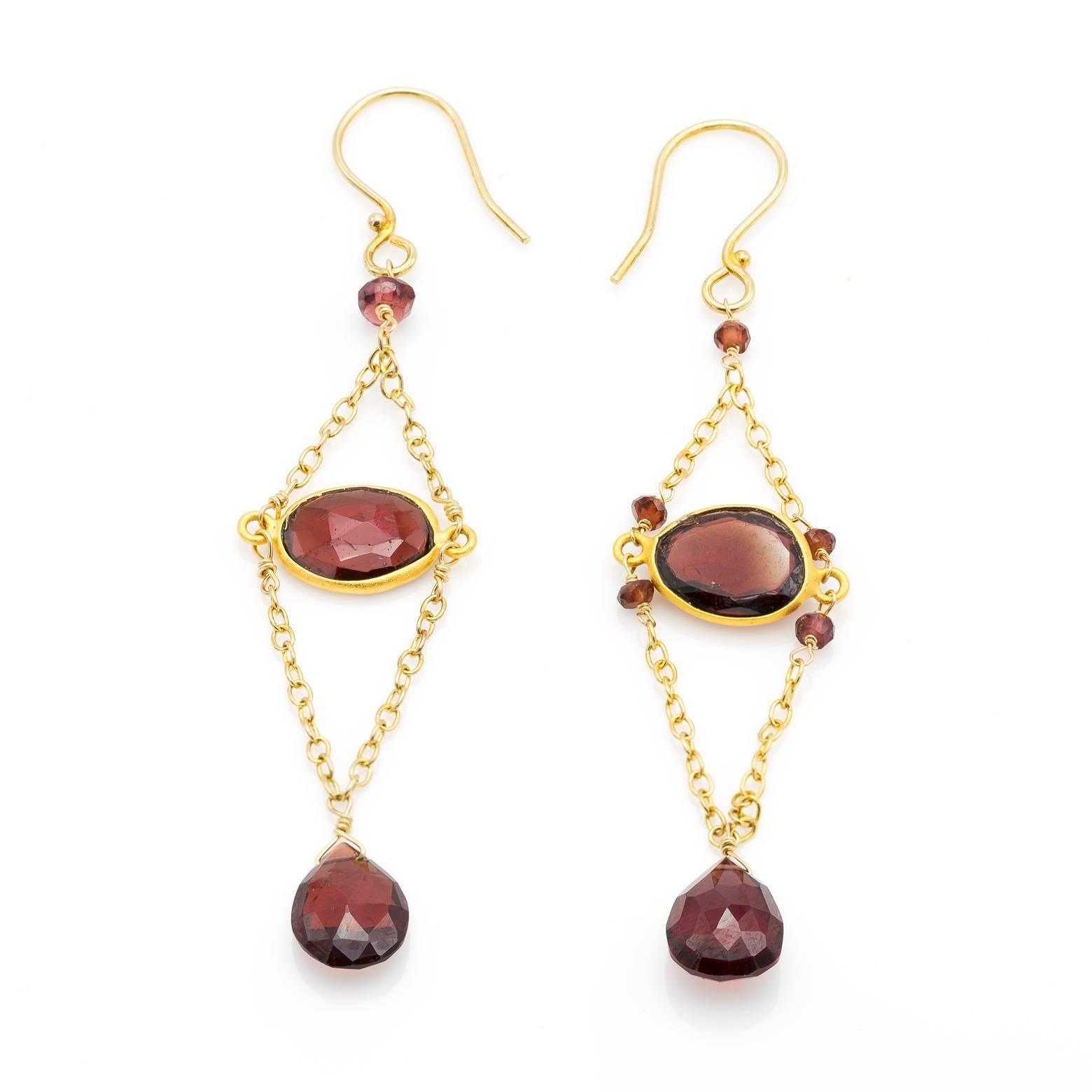 Garnet and Gold Chain Earrings with Faceted Bead Briolettes In Excellent Condition In Berkeley, CA