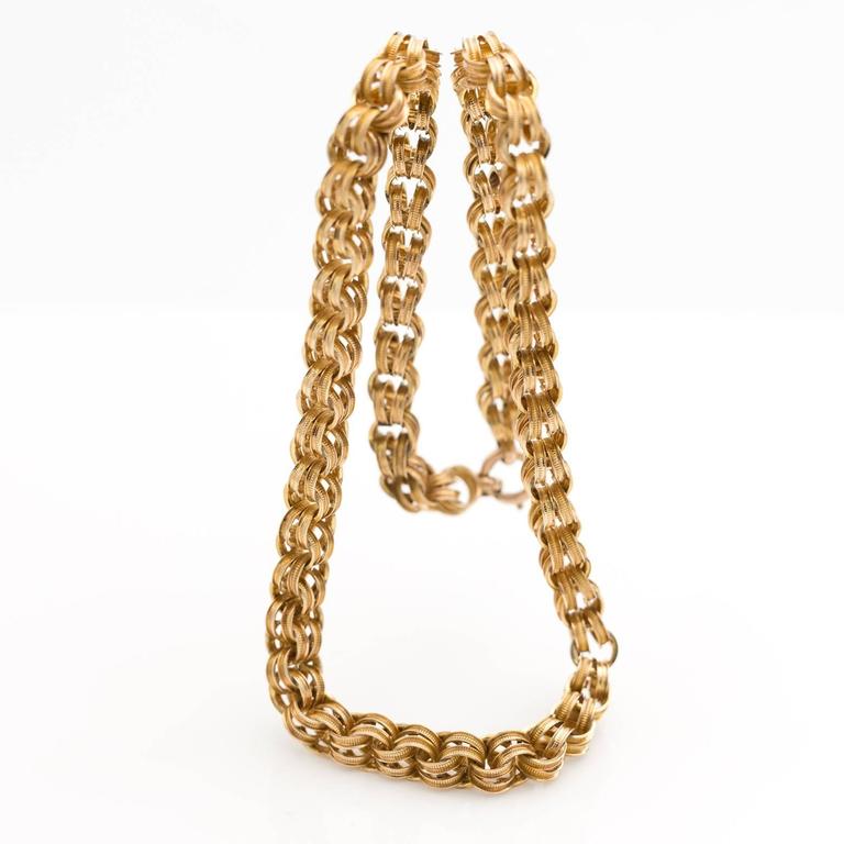 Antique Gold Chain Textured Double Loop Necklace For Sale at 1stDibs