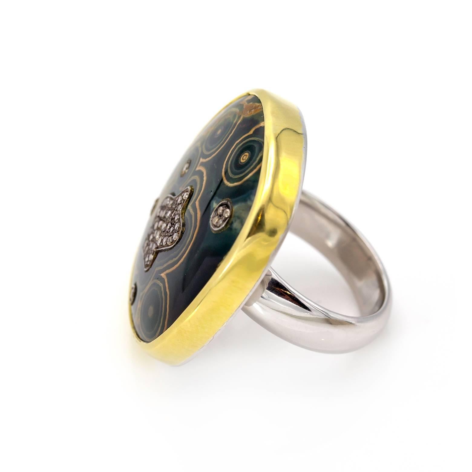 Grüner Gold Jaspis-Ring mit Diamant-Pavé in natürlichen Farben in Gold und Silber (Cabochon) im Angebot