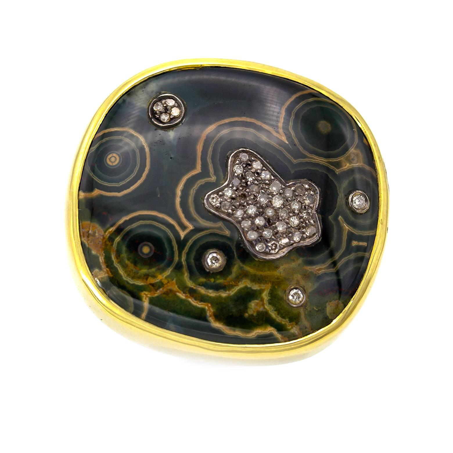 Grüner Gold Jaspis-Ring mit Diamant-Pavé in natürlichen Farben in Gold und Silber Damen im Angebot
