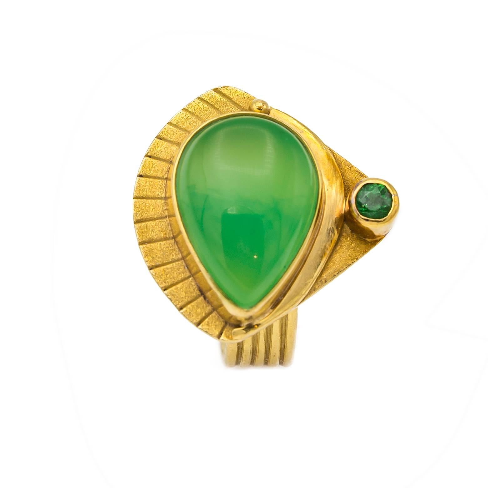 Women's Vintage Pyramid Gold Ring with Green Garnet and Chalcedony