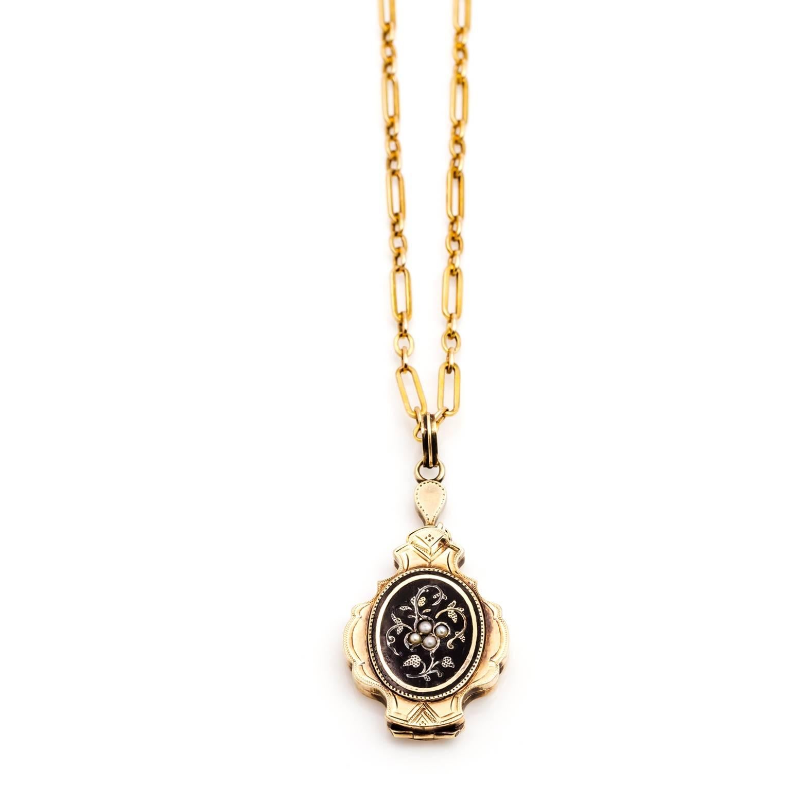 Antique Black Enamel, Pearl and Gold Locket in a Floral Design In Excellent Condition For Sale In Berkeley, CA