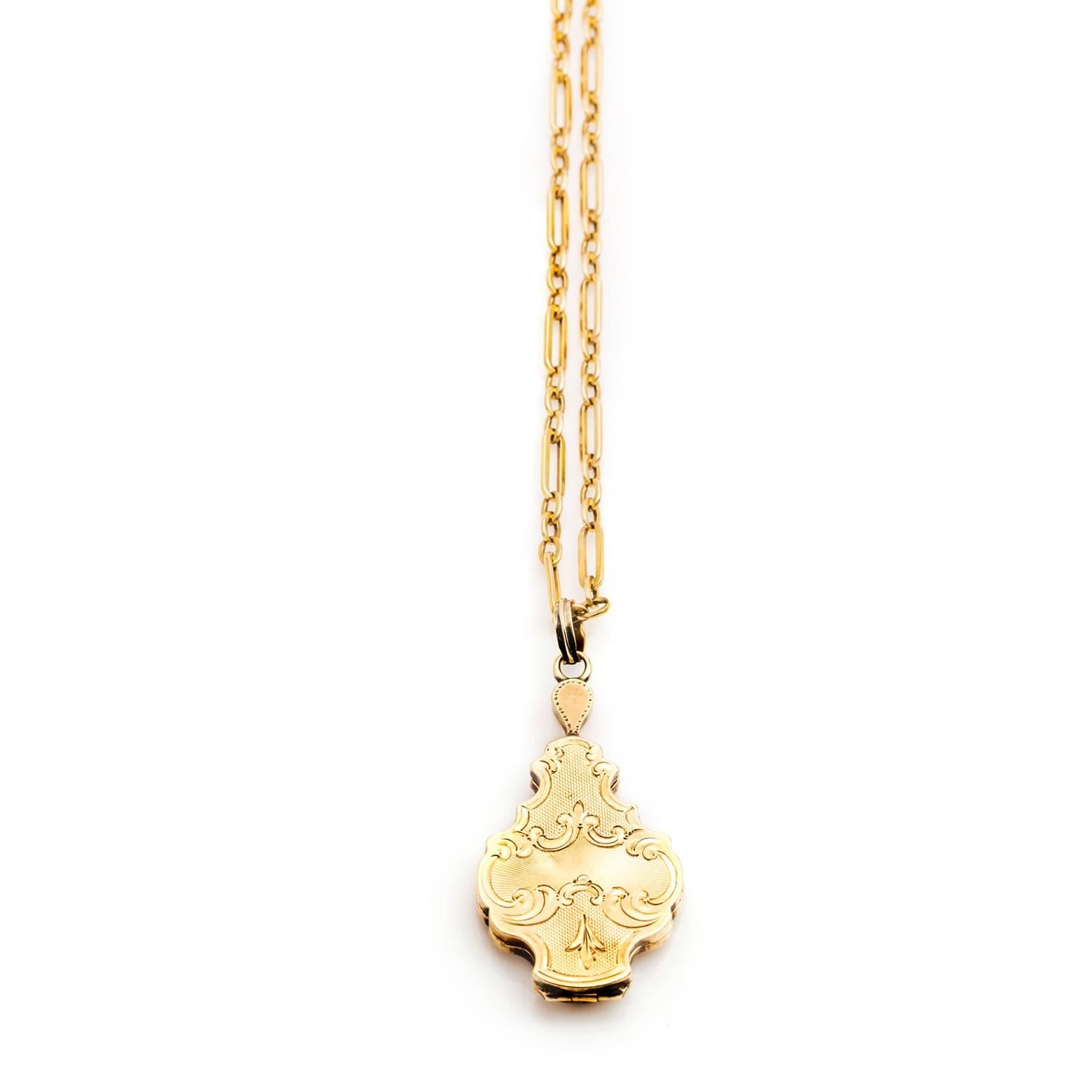 Médaillon ancien en émail noir, perles et or à motifs floraux Pour femmes en vente