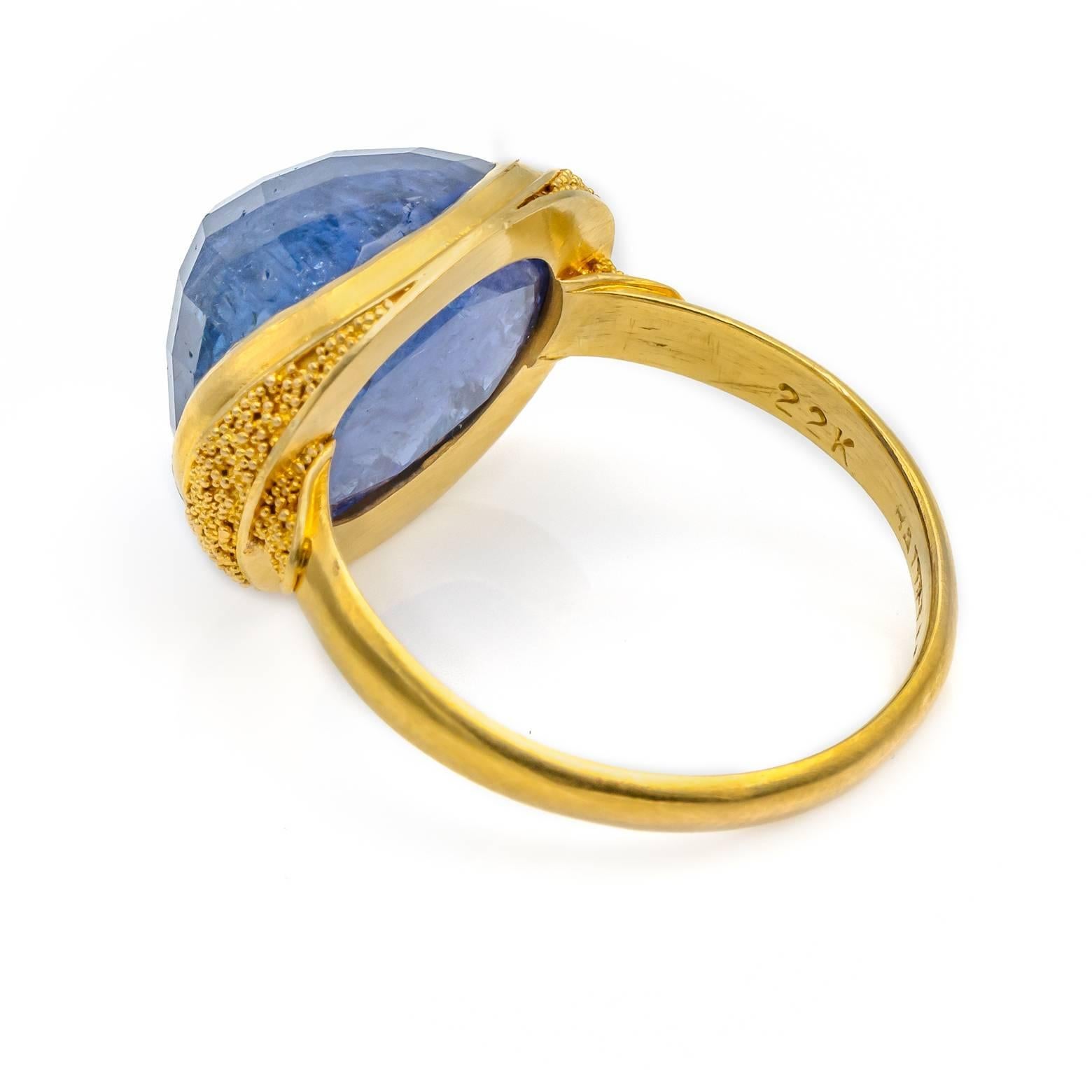 11.30 Carat Tanzanite Faceted Dome Ring 18 Karat Gold Texture Granulation In Excellent Condition In Berkeley, CA