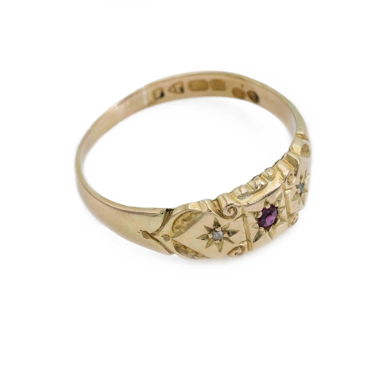 Antiker Rubin- und Diamantring mit Sterngravur aus 18 Karat Gelbgold (Art nouveau) im Angebot