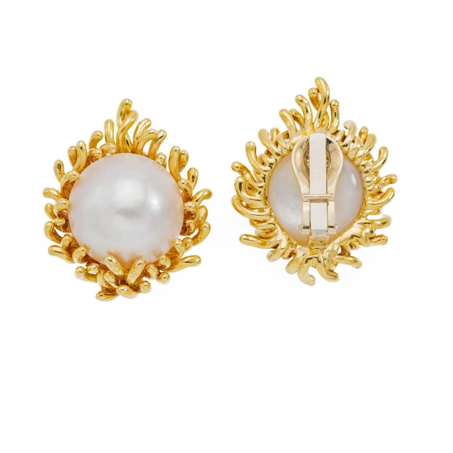 These mabe pearl clip on earrings are a beautiful hue of pinky white. The 18k gold surrounding the pearls is reminiscent of sea urchins creating a pair of stunning earrings.