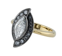 Sophia D Marquise-Diamant-Halo-Ring aus Platin und 18-karätigem Gelbgold