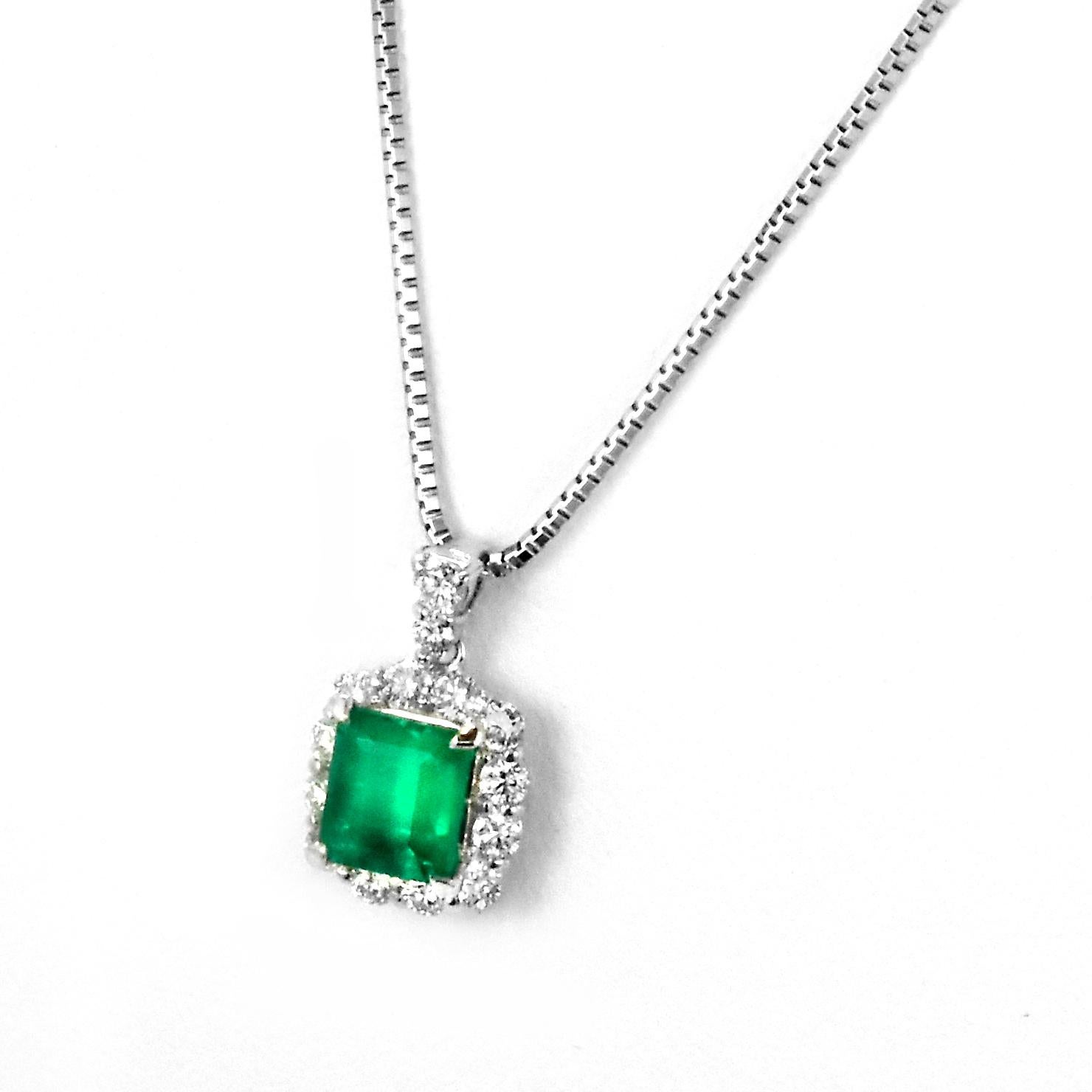 Moderne Pendentif en émeraude colombienne et diamant de 1,11 carat, de couleur naturelle et d'un vert vif en vente