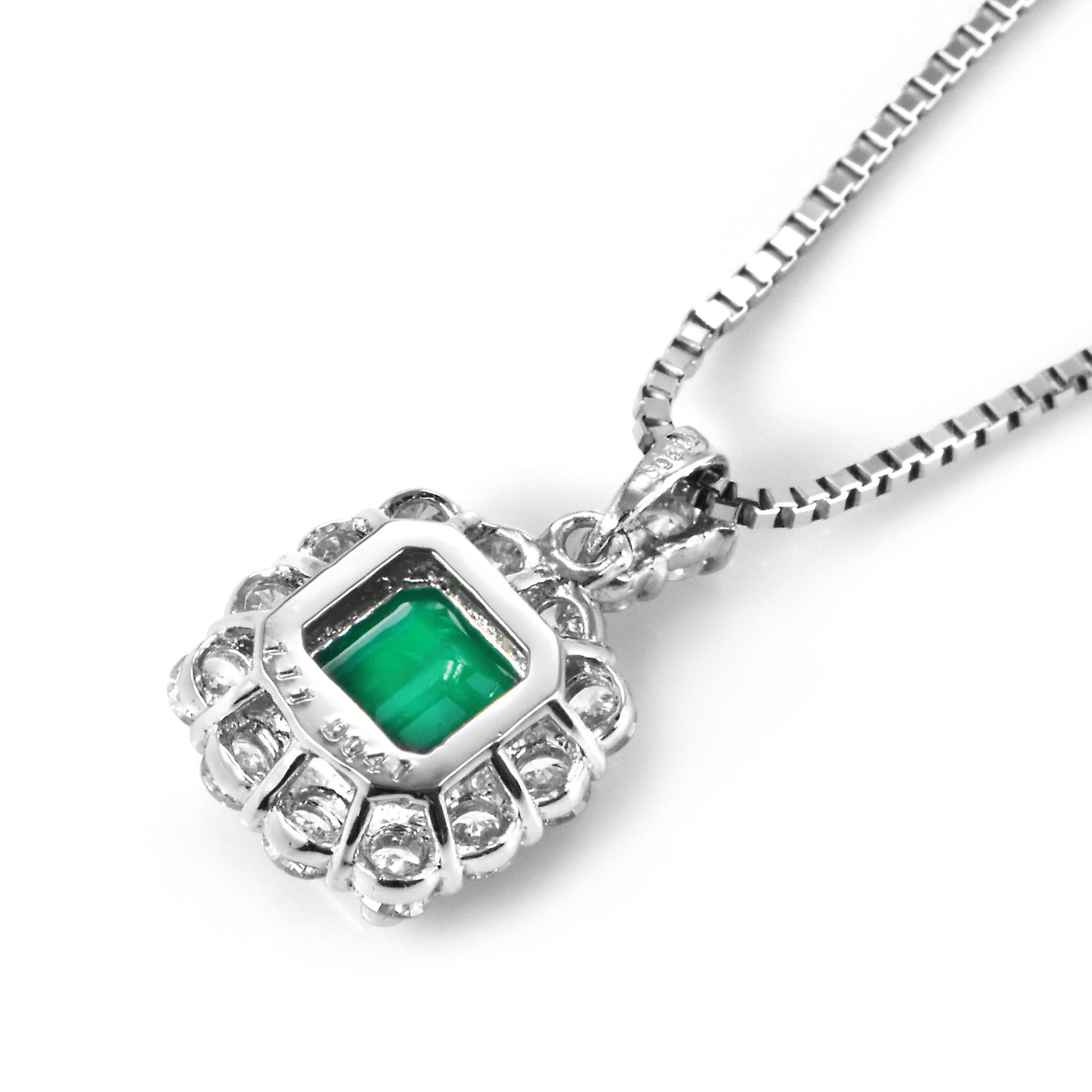 Pendentif en émeraude colombienne et diamant de 1,11 carat, de couleur naturelle et d'un vert vif Neuf - En vente à Tokyo, JP