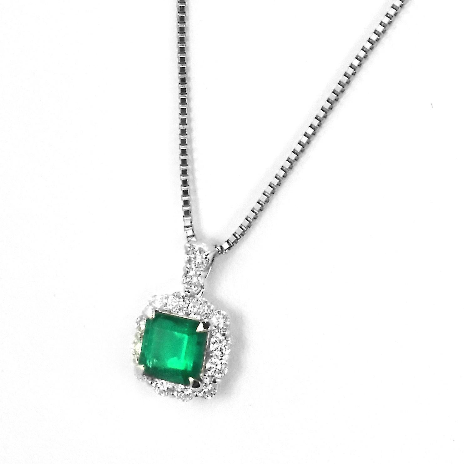 Taille émeraude Pendentif en émeraude de Colombie et diamant de 0,94 carat, de couleur naturelle et d'un vert vif en vente