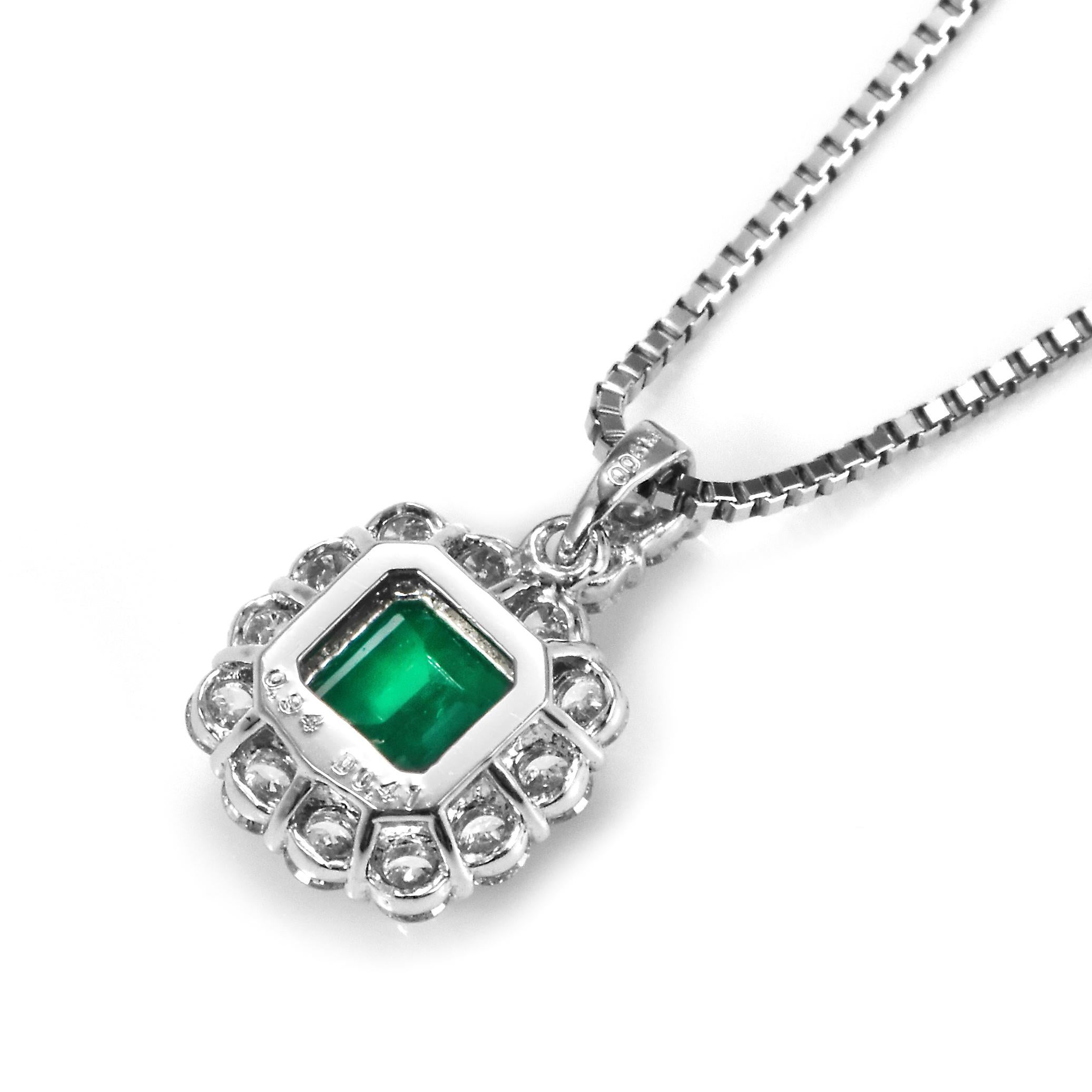 Pendentif en émeraude de Colombie et diamant de 0,94 carat, de couleur naturelle et d'un vert vif Pour femmes en vente