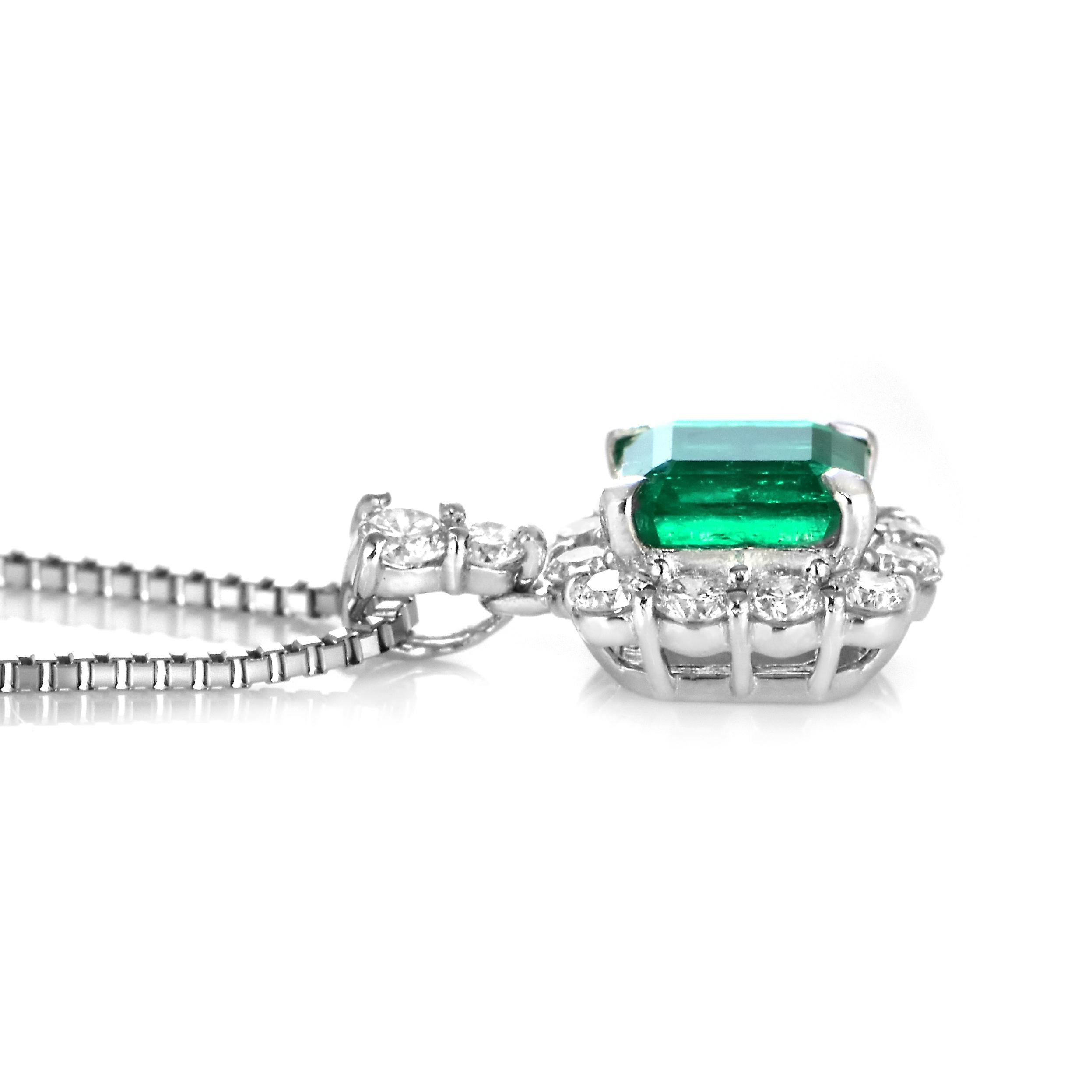 Pendentif en émeraude de Colombie et diamant de 0,94 carat, de couleur naturelle et d'un vert vif en vente 5