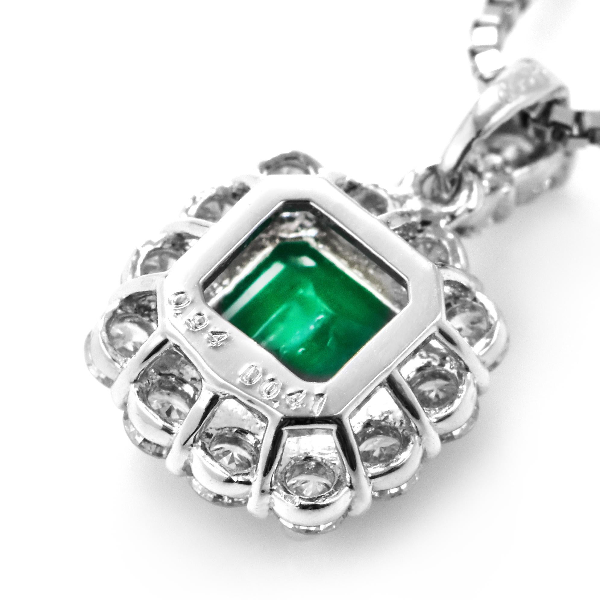 Pendentif en émeraude de Colombie et diamant de 0,94 carat, de couleur naturelle et d'un vert vif en vente 3
