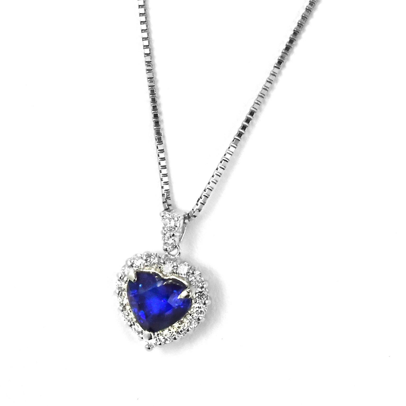 Taille cœur Pendentif en platine avec saphir bleu royal et diamant de 1,87 carat naturel en vente