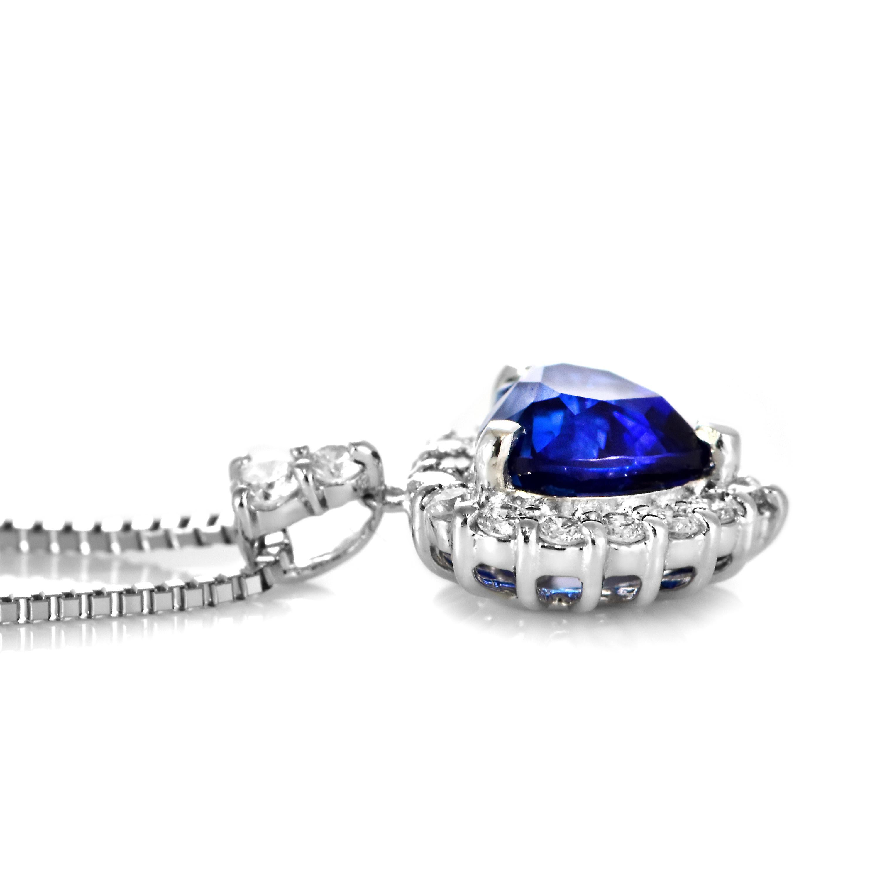 Pendentif en platine avec saphir bleu royal et diamant de 1,87 carat naturel en vente 4