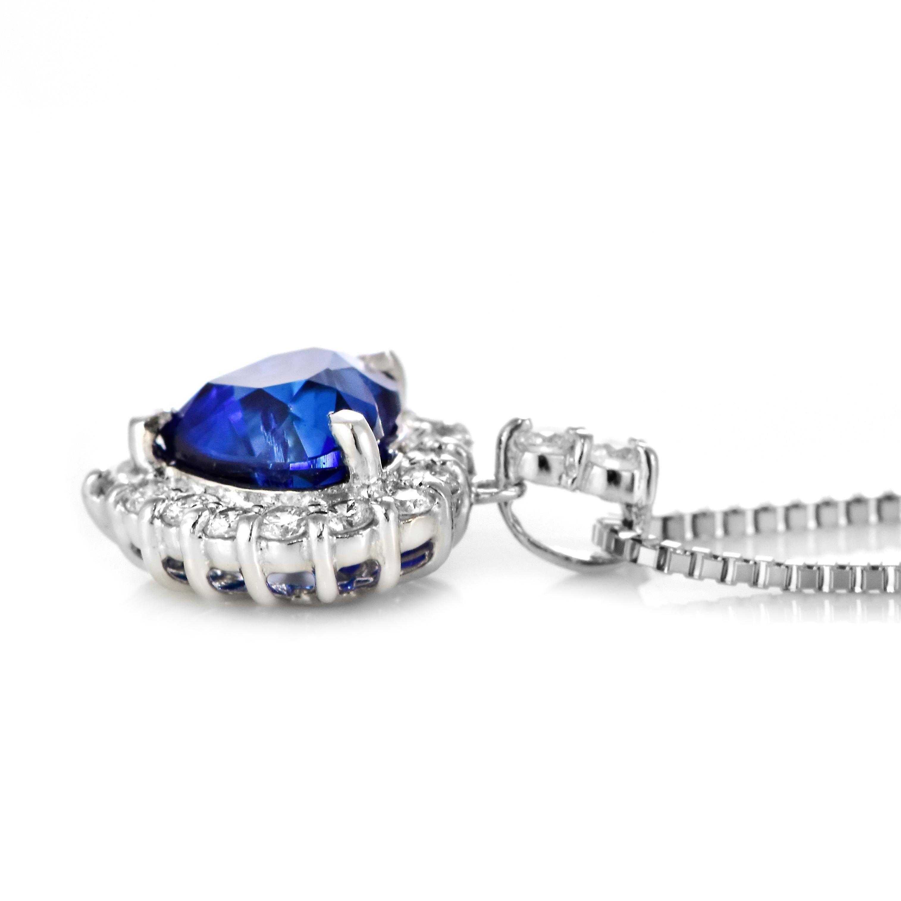 Pendentif en platine avec saphir bleu royal et diamant de 1,87 carat naturel en vente 3