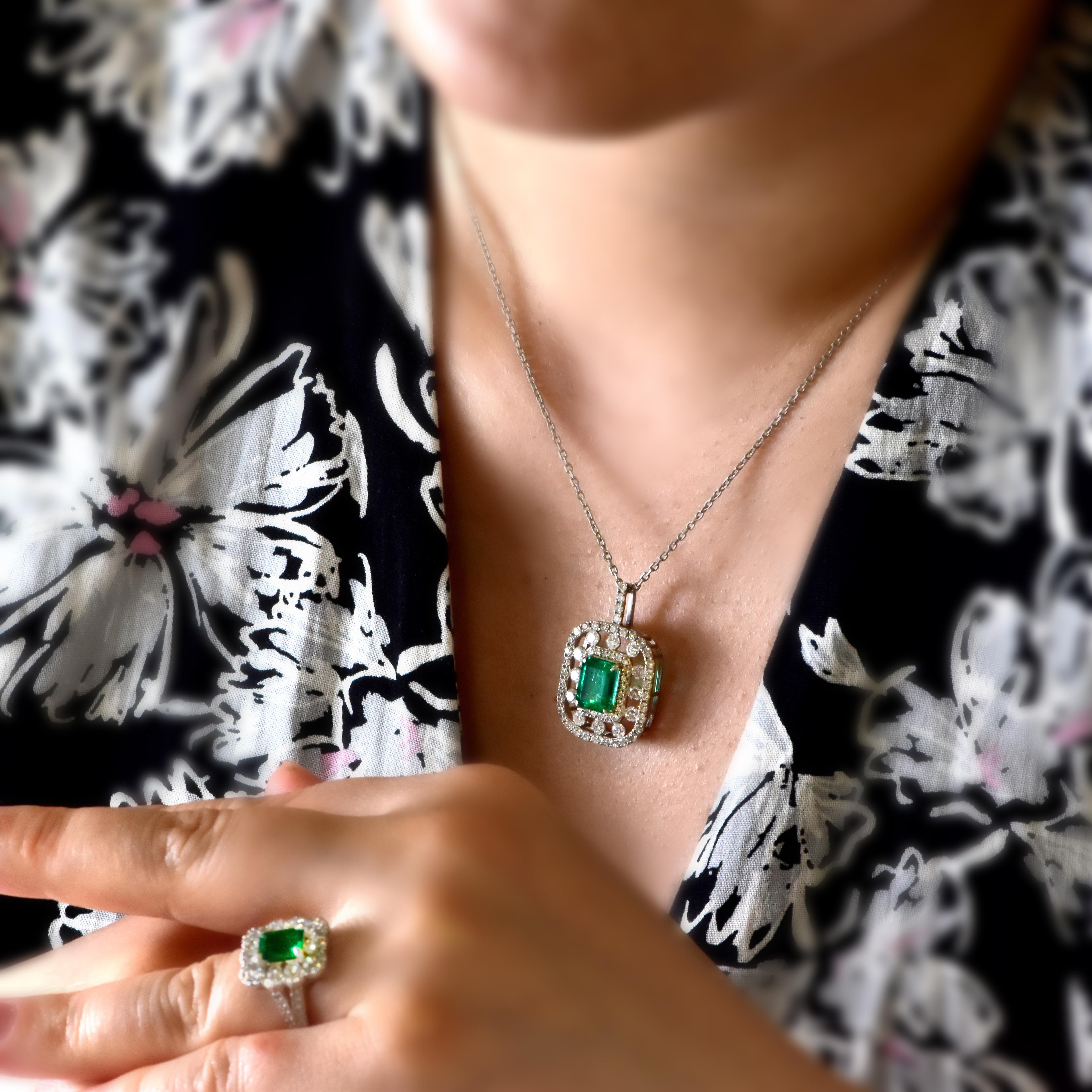GIA zertifiziert 2,55 Karat natürlichen kolumbianischen Smaragd Anhänger in Platin gemacht (Smaragdschliff) im Angebot