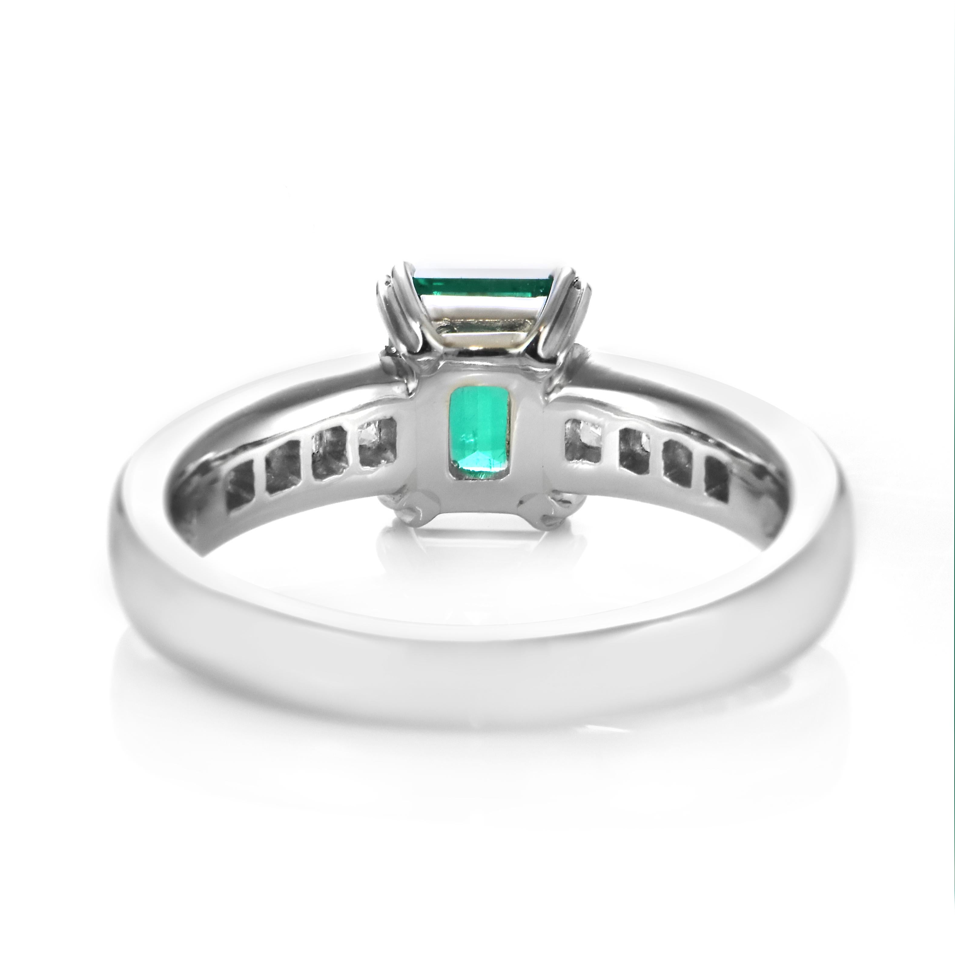 0,93 Karat natürlicher kolumbianischer Vivid-Green Smaragd & Diamantring in Platin gefasst im Angebot 6