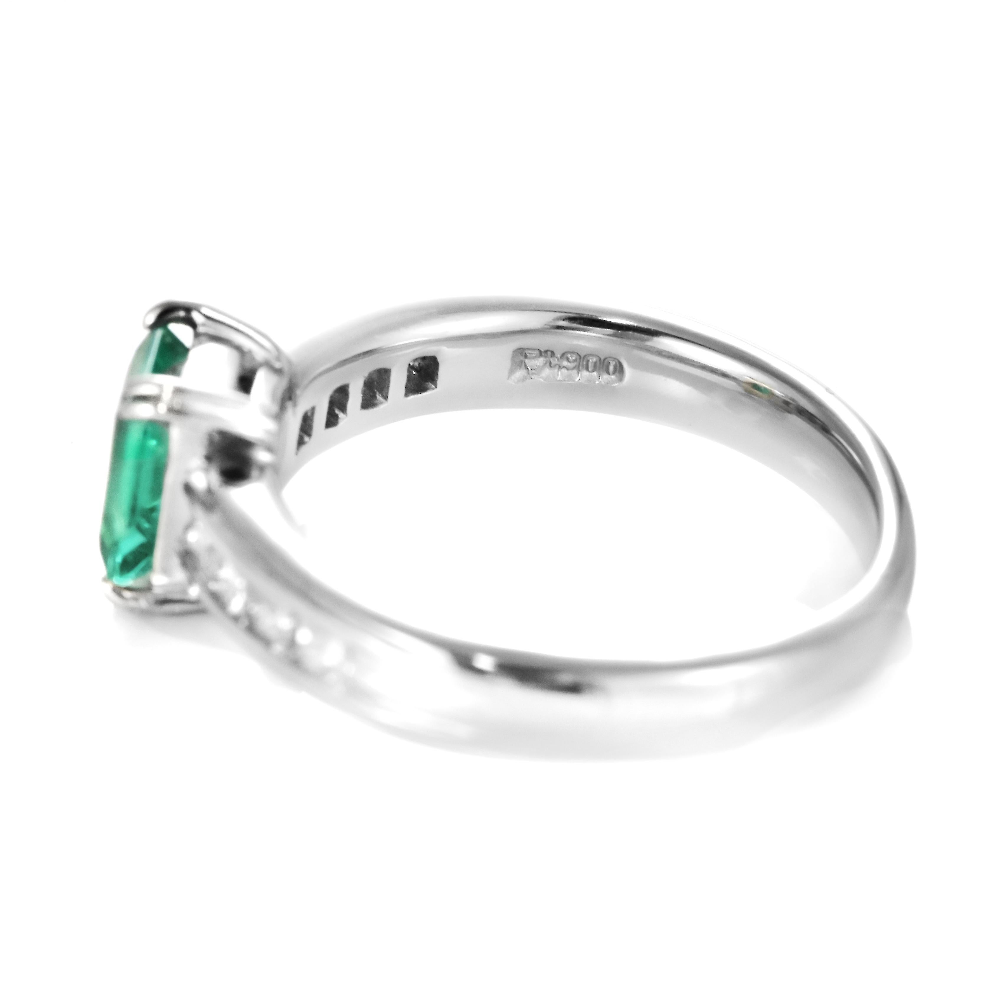 0,93 Karat natürlicher kolumbianischer Vivid-Green Smaragd & Diamantring in Platin gefasst im Angebot 2