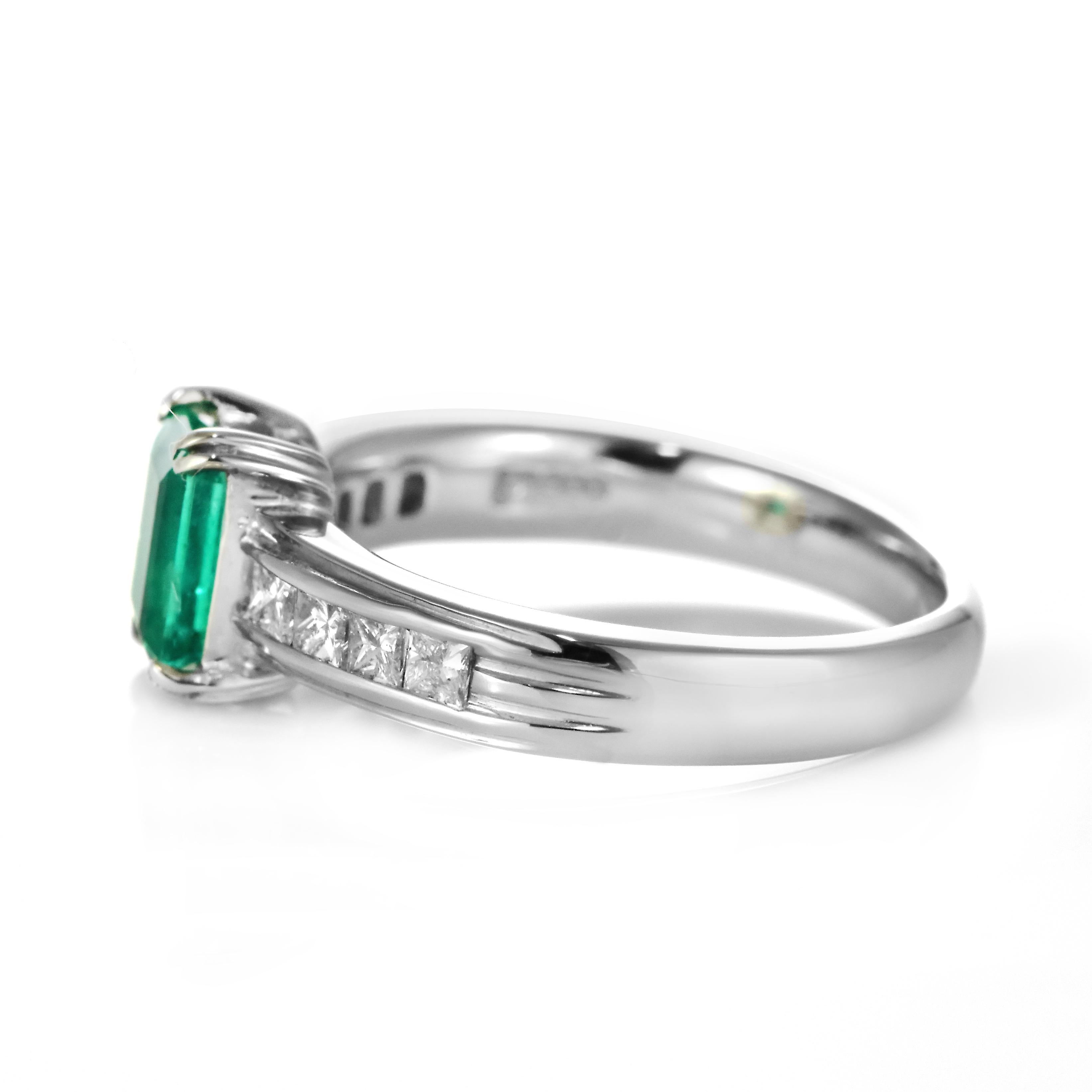 0,93 Karat natürlicher kolumbianischer Vivid-Green Smaragd & Diamantring in Platin gefasst im Angebot 5