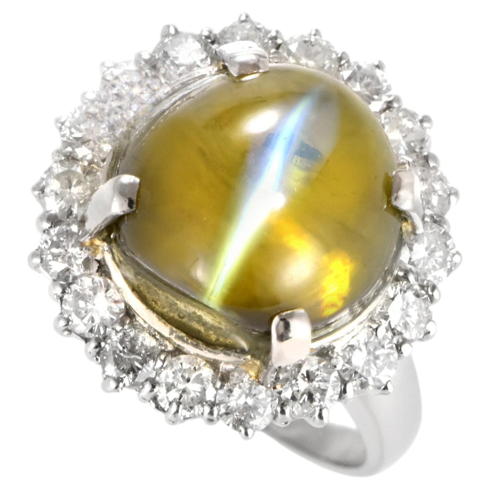 Anillo de platino con crisoberilo «ojo de gato» natural de 14,00 quilates y diamantes en venta