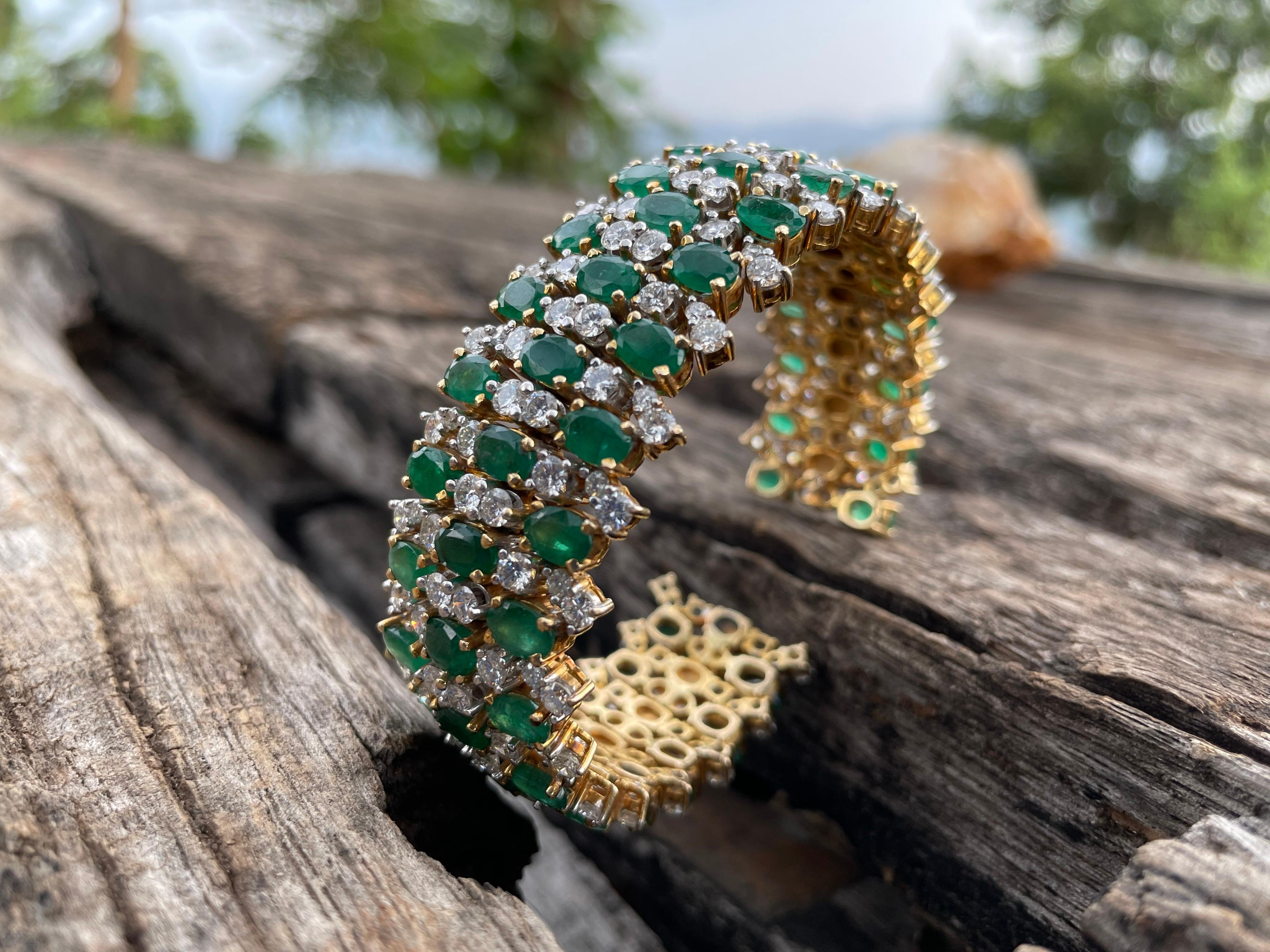 Brilliant Cut Emerald Spring Bracelet with Diamonds in 18kt Gold For Sale